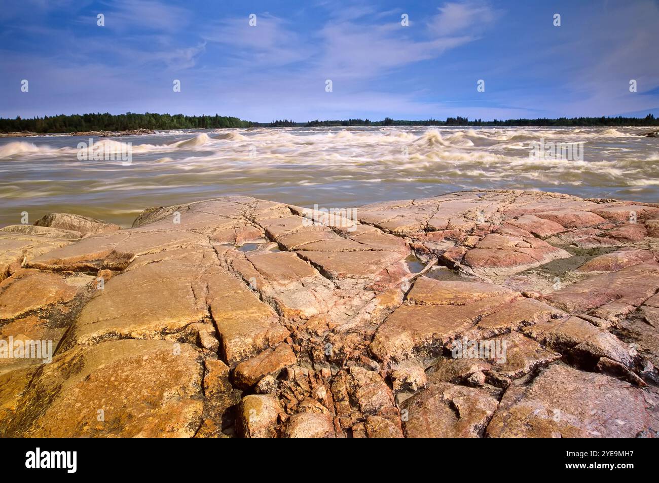 Rapides du pélican dans la rivière des esclaves ; Alberta, Canada Banque D'Images