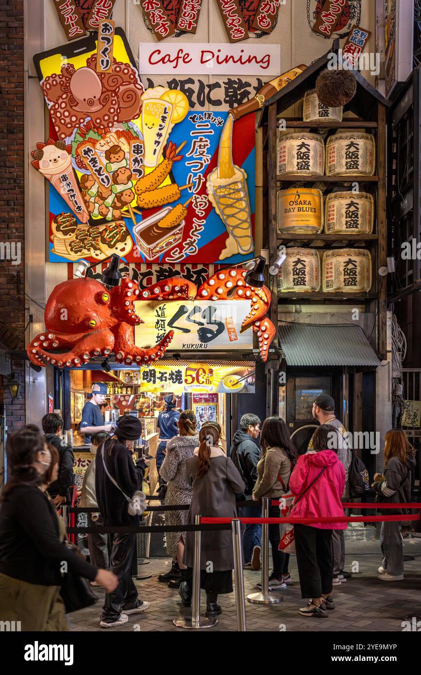 restaurant takoyaki à dotonbori, osaka, nuit, grosse pieuvre rouge Banque D'Images