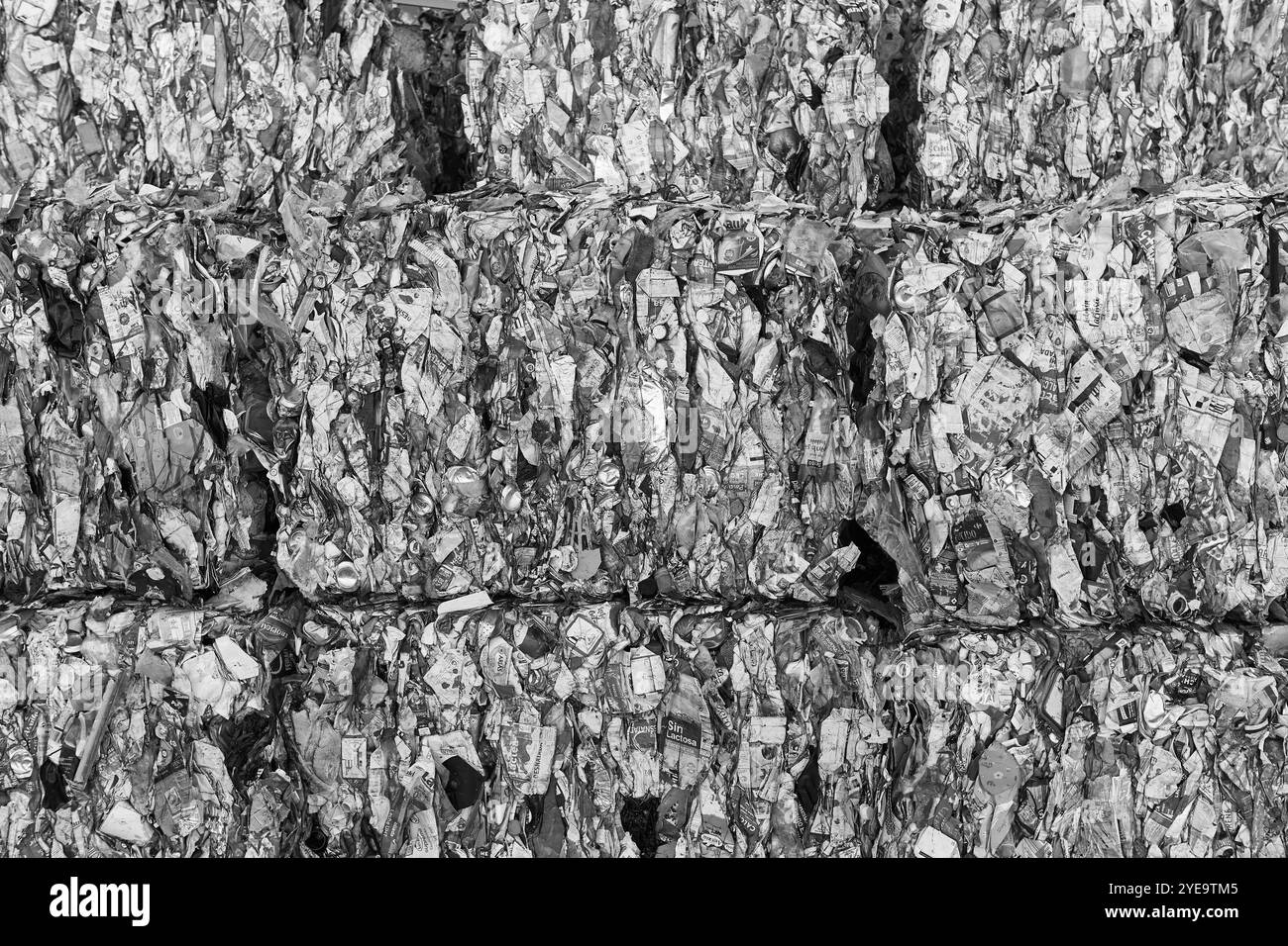 Déchets recyclés et emballés. Industrie durable. Mise au rebut du matériel Banque D'Images