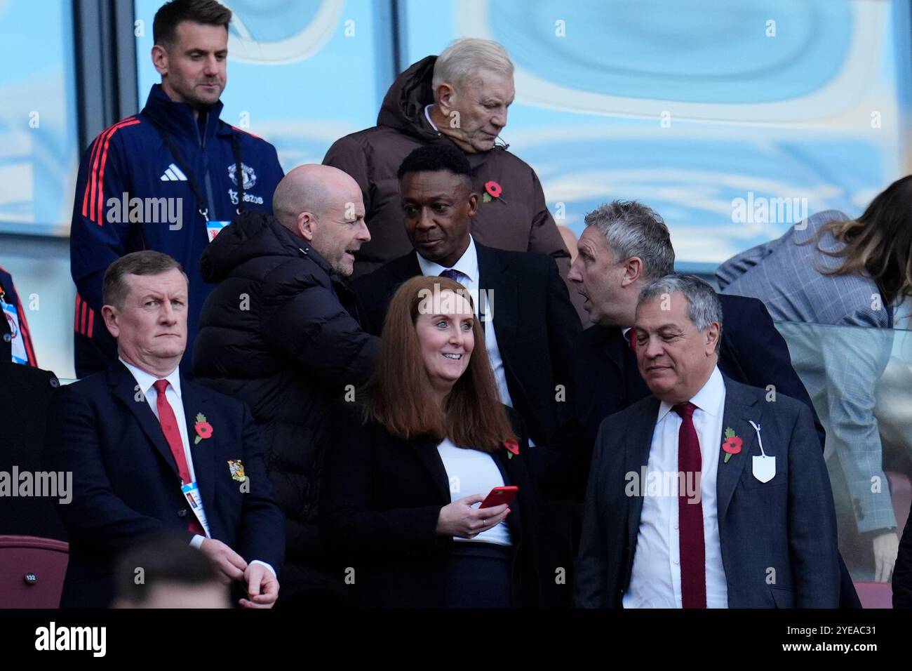 L'entraîneur par intérim de l'Angleterre Lee Carsley (à gauche) et le directeur technique de Manchester United Jason Wilcox lors du match de premier League au stade de Londres. Date de la photo : dimanche 27 octobre 2024. Banque D'Images