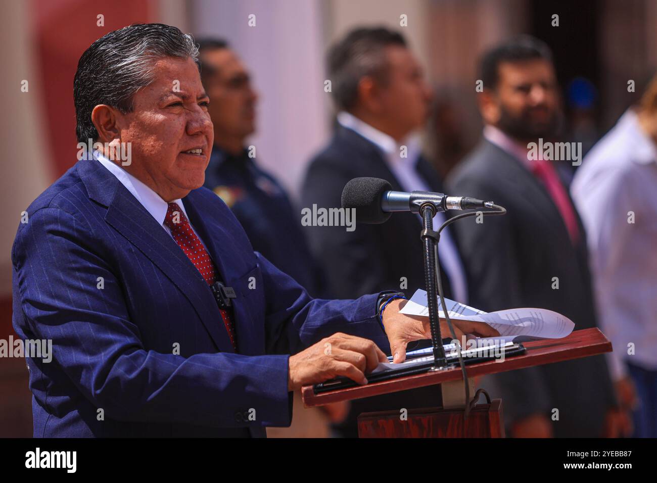 David Monreal Ávila Gouverneur de Zacatecas avec le personnel des soldats de l'armée mexicaine du DN III Plan d'assistance à la population civile, Garde nationale GN, Croix-Rouge, police d'État lors d'un événement public du gouvernement de l'État de Zacatecas dans le centre de la capitale de l'État de Zacatecas 2023. Ville coloniale (photo de LuisGutierrez/Norte photo) David Monreal Ávila Gobernador de Zacatecas con Personal de Soldados del ejercito mexicano del plan DN III Plan de Auxilio a la Población civil , Guardia Nacional GN, Cruz Roja, policia Estatal en evento publico del gobierno de Banque D'Images