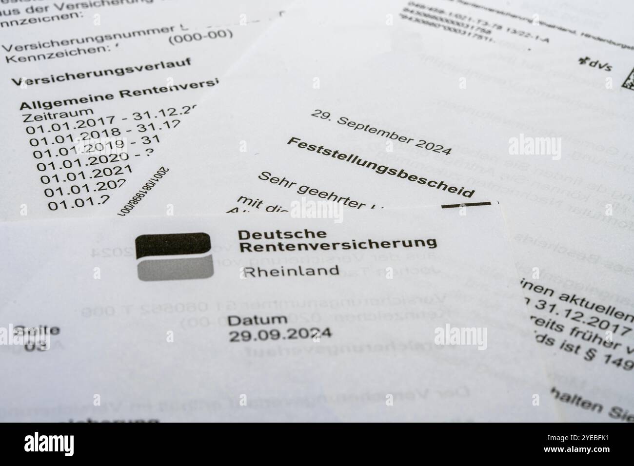 Image symbolique pension, informations sur la pension, avis d'évaluation sur les cotisations versées à l'assurance pension légale et pension attendue sur REAC Banque D'Images