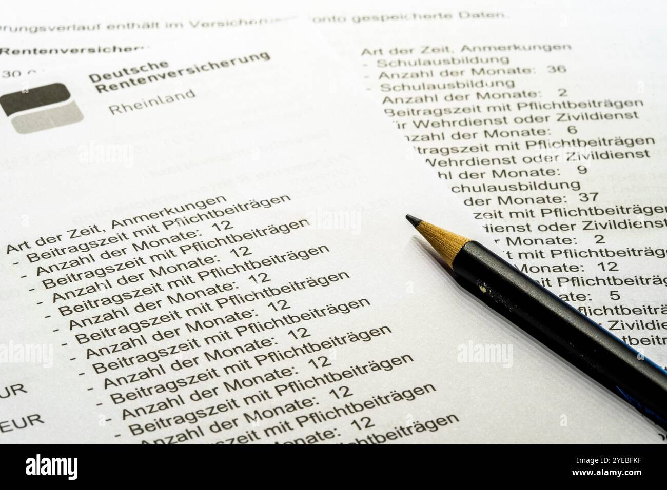 Image symbolique pension, informations sur la pension, avis d'évaluation sur les cotisations versées à l'assurance pension légale et pension attendue sur REAC Banque D'Images