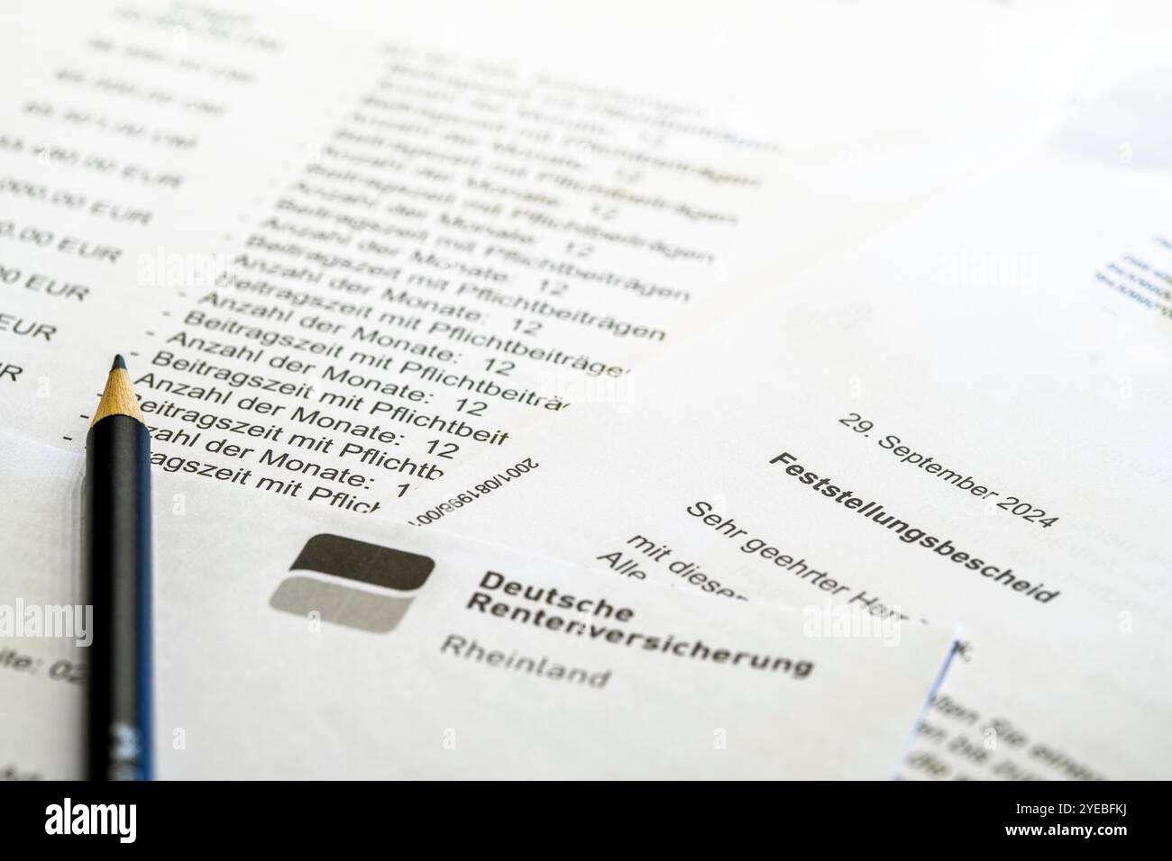 Image symbolique pension, informations sur la pension, avis d'évaluation sur les cotisations versées à l'assurance pension légale et pension attendue sur REAC Banque D'Images