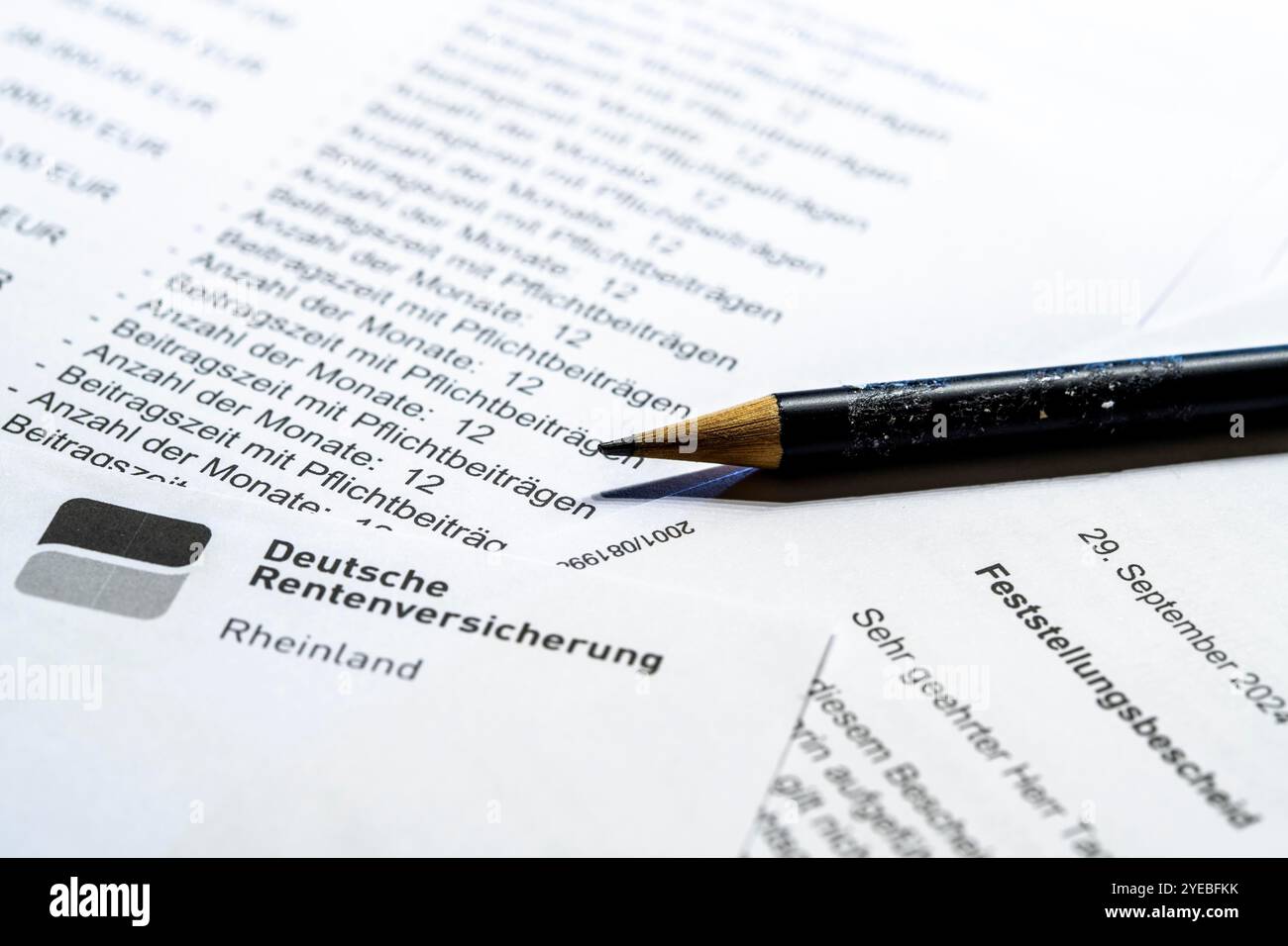 Image symbolique pension, informations sur la pension, avis d'évaluation sur les cotisations versées à l'assurance pension légale et pension attendue sur REAC Banque D'Images