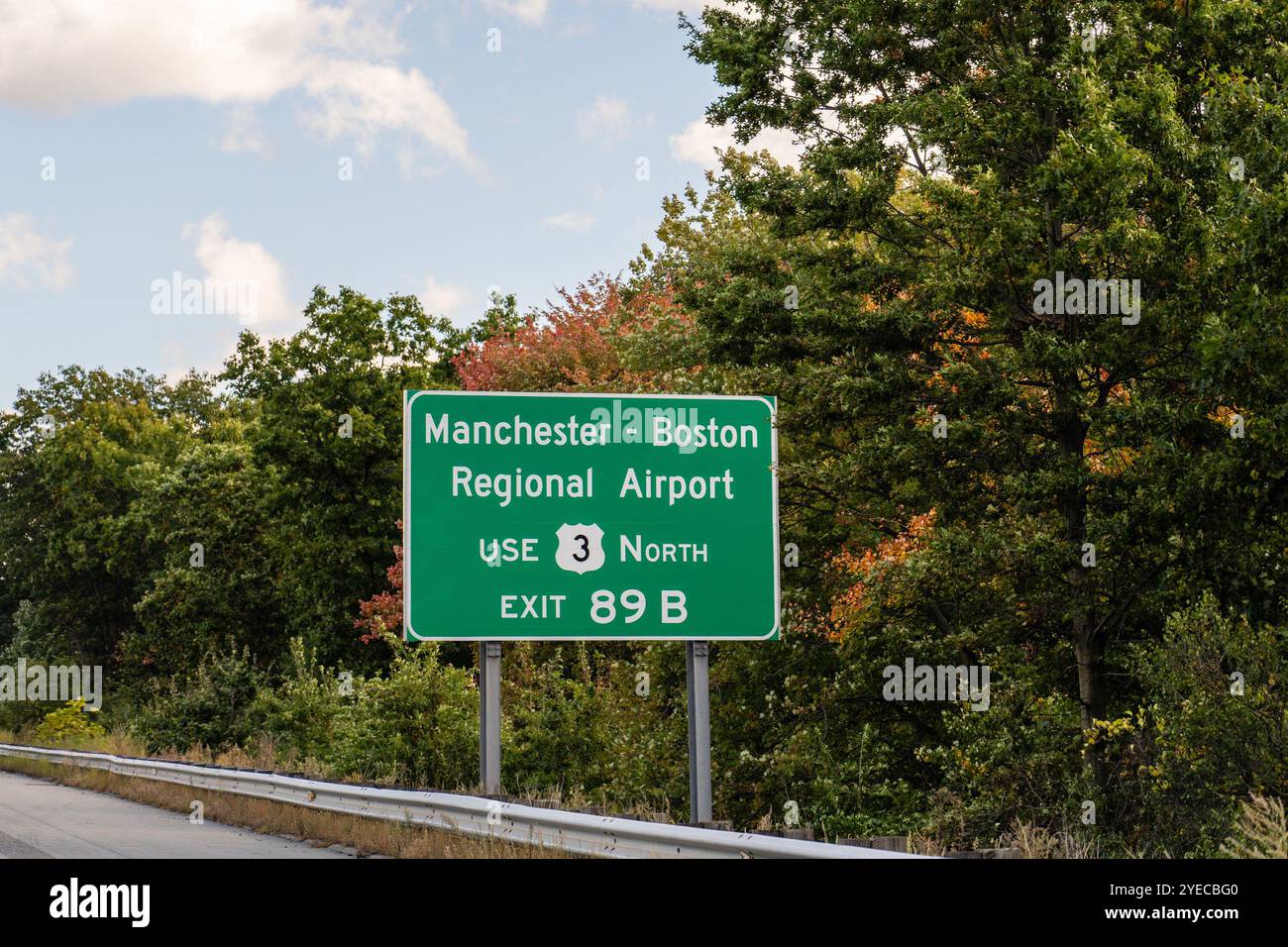 Prenez la sortie 89B et prenez l'I495 pour Manchester - Boston Regional Airport et US3 North Banque D'Images