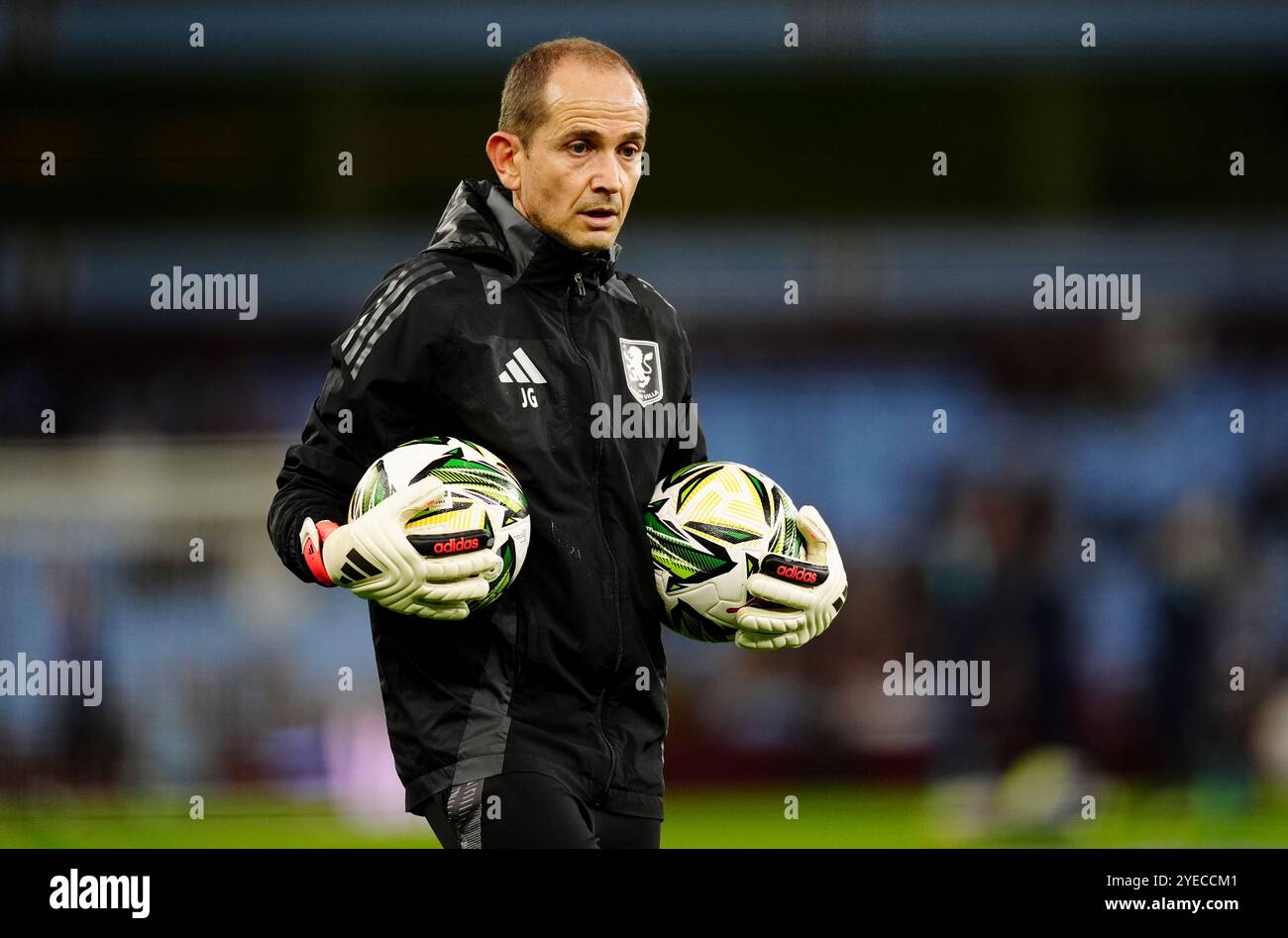 L'entraîneur du gardien de but de l'Aston Villa Francisco Javier Garcia lors du match de quatrième tour de la Coupe Carabao à Villa Park, Birmingham. Date de la photo : mercredi 30 octobre 2024. Banque D'Images