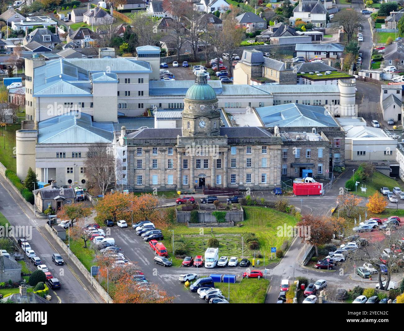 Vue aérienne par drone du Dr Grays Hospital Elgin Moray Scotland Banque D'Images