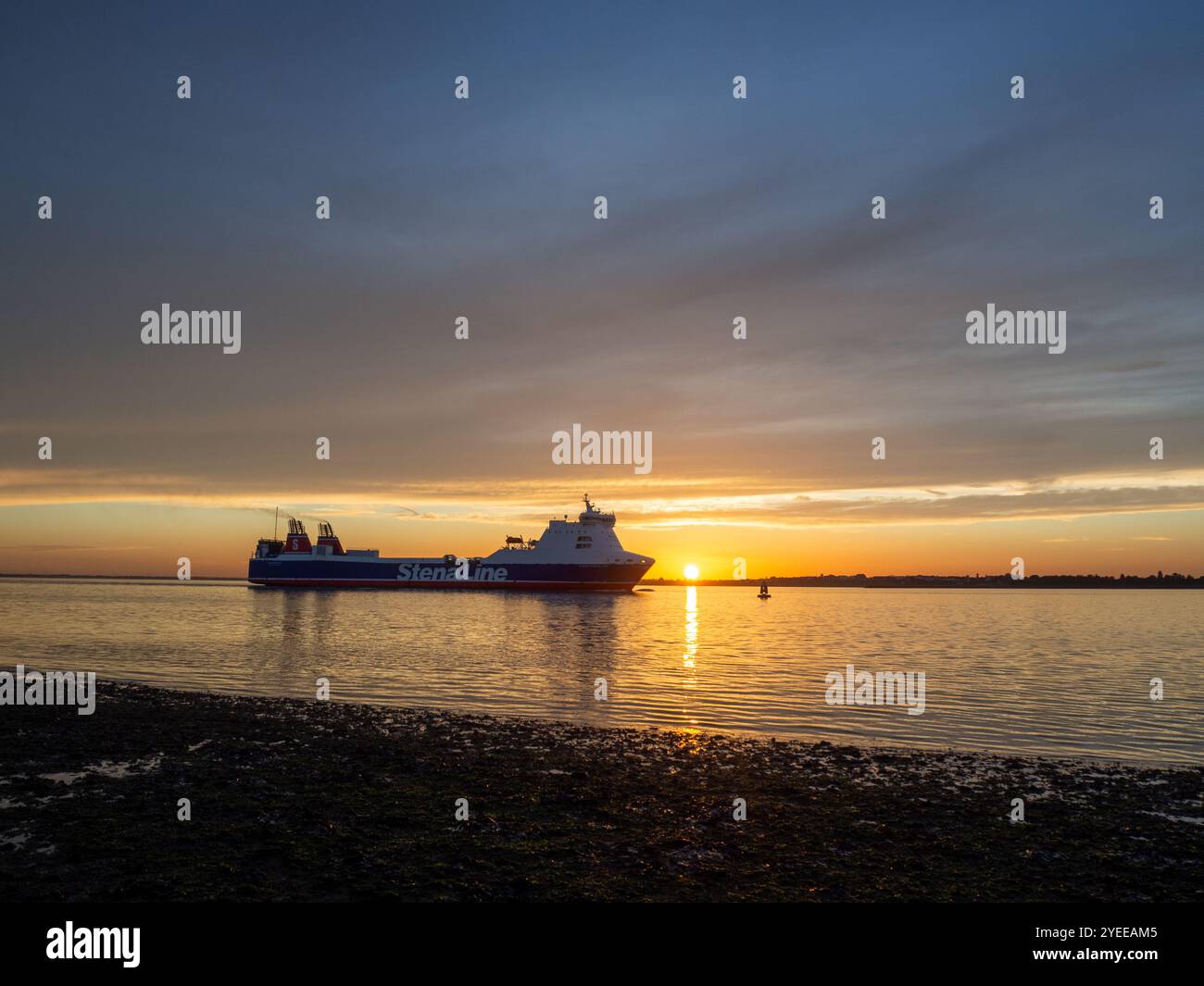 Stena Foreteller arrive à Felixstowe. Traverser Harwich Haven Banque D'Images