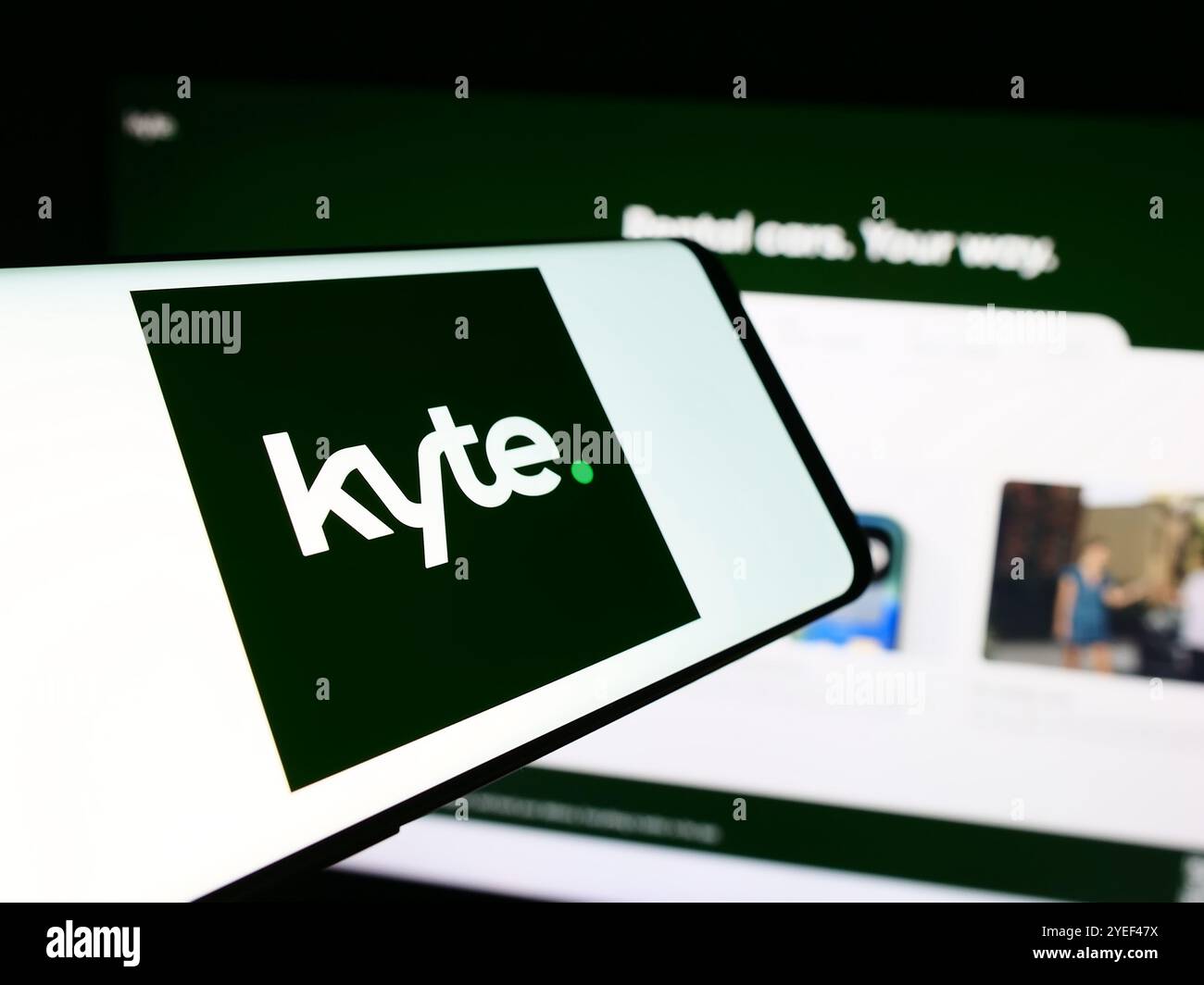 Allemagne. 4 juillet 2024. Dans cette illustration photo, un téléphone portable avec le logo de la société de location de voitures américaine Kyte Systems Inc est vu devant le site Web de l'entreprise. (Crédit image : © timon Schneider/SOPA images via ZUMA Press Wire) USAGE ÉDITORIAL SEULEMENT ! Non destiné à UN USAGE commercial ! Banque D'Images