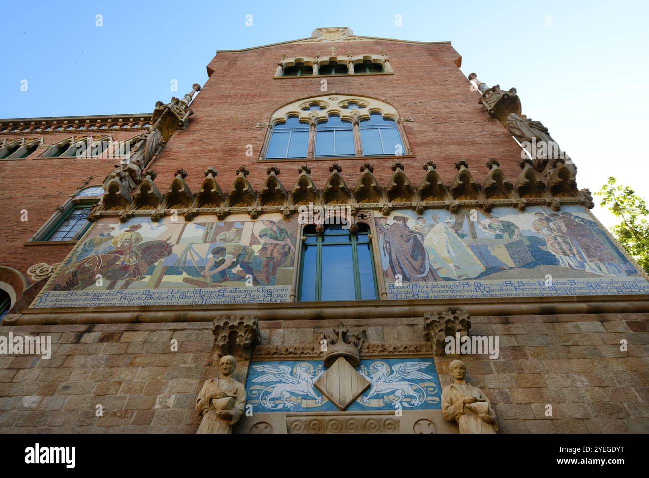 Belles décorations de bâtiments au complexe hospitalier Sant Pau à Barcelone, Espagne. Banque D'Images
