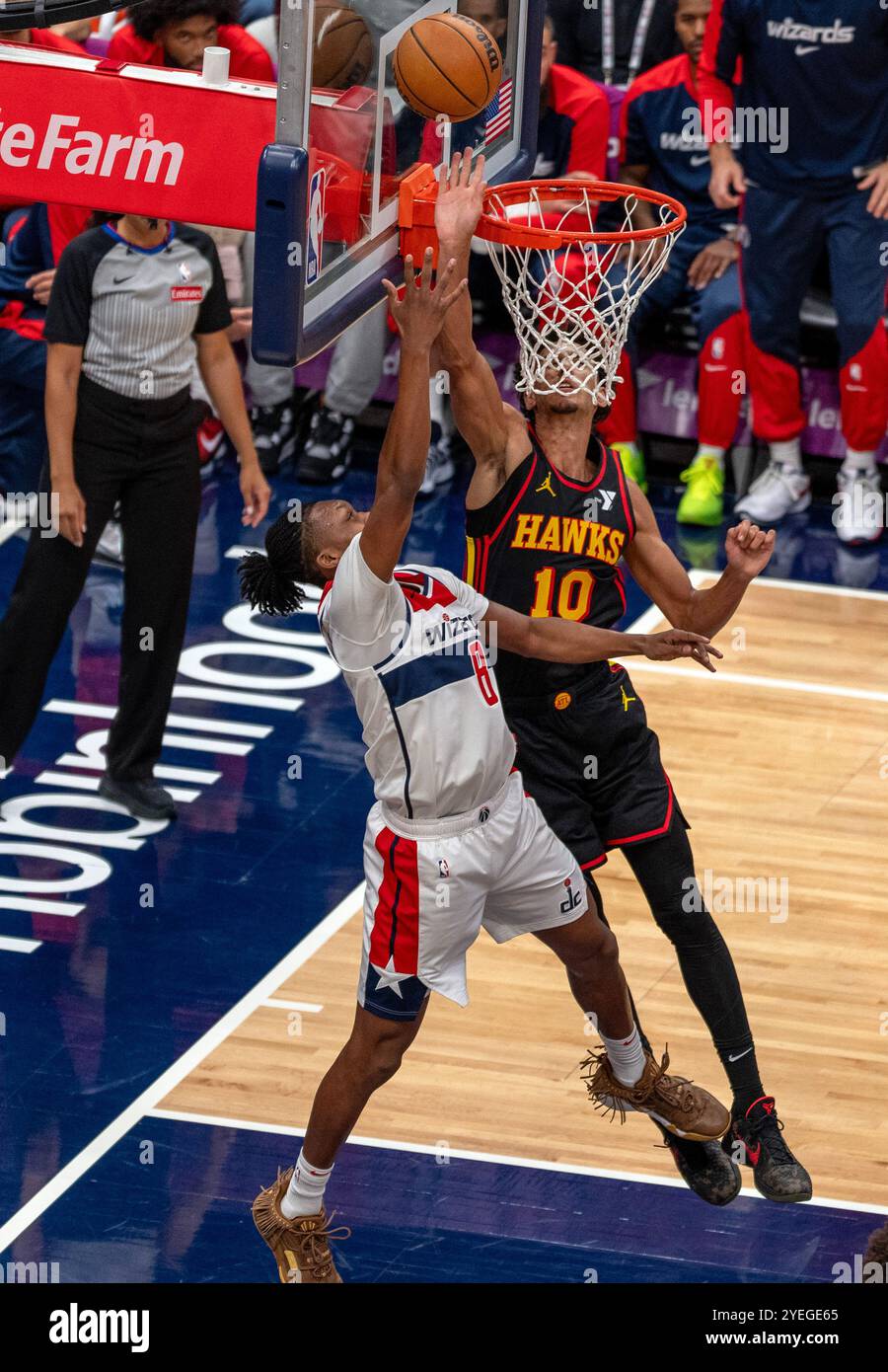 Washington, États-Unis. 30 octobre 2024. WASHINGTON, DC - OCTOBRE 30 : lors d'un match NBA entre les Wizards de Washington et les Hawks d'Atlanta, le 30 octobre 2024, au Capital One Arena, à Washington, DC. (Photo de Tony Quinn/SipaUSA) crédit : Sipa USA/Alamy Live News Banque D'Images