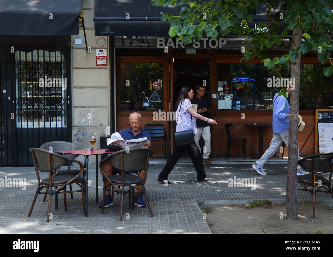 Arrêt bar sur Carrer del Consell de cent à Barcelone, Espagne. Banque D'Images