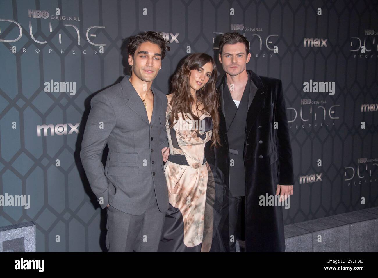 New York, États-Unis. 30 octobre 2024. NEW YORK, NEW YORK - OCTOBRE 30 : (de gauche à droite) Josh Heuston, Sarah-Sofie Boussnina et Chris Mason assistent à la première mondiale de 'Dune : Prophecy' de HBO au Jazz au Lincoln Center le 30 octobre 2024 à New York. Crédit : Ron Adar/Alamy Live News Banque D'Images