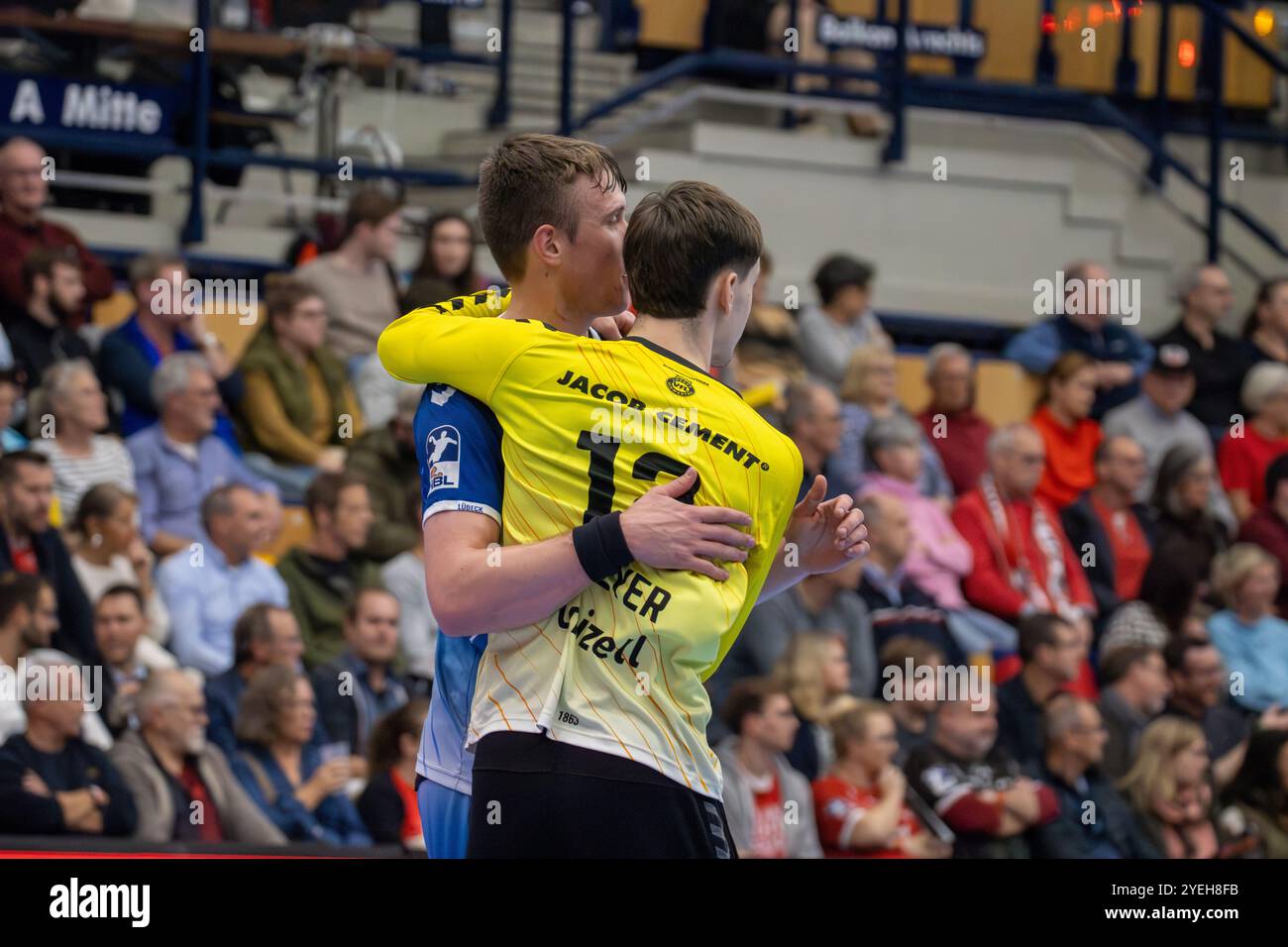 30.10.2024, 2. HBL (Handball-Bundesliga), 10. Spieltag : Eulen Ludwigshafen gegen VfL Lübeck-Schwartau. Bild : Ole Hagedorn (10) et Paul Dreyer (12), L. Banque D'Images