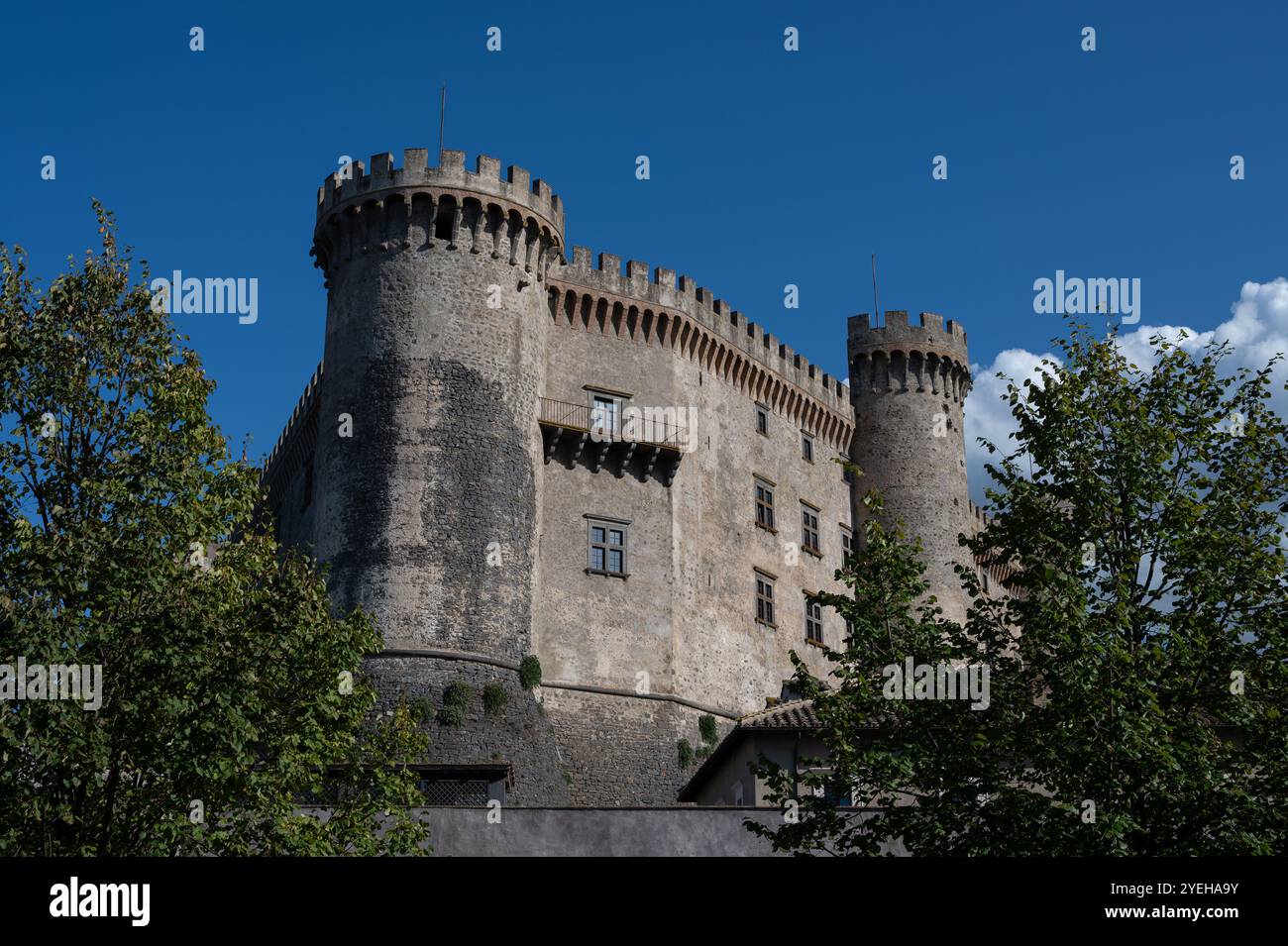 Il est situé dans la municipalité de Bracciano et date du XVe siècle. Composé de trois cercles de murs extérieurs, il a cinq tours, on Banque D'Images