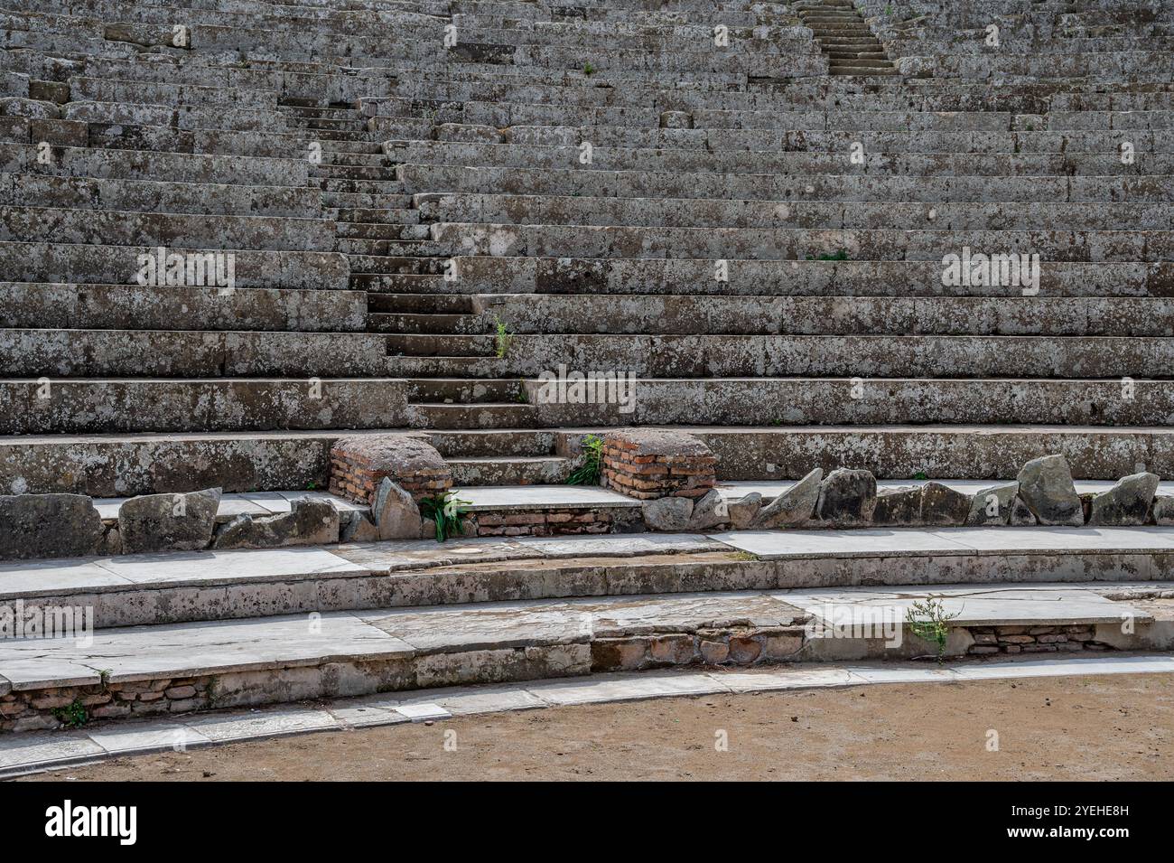 Ostia Antica est historiquement considérée comme la « porte d’entrée de Rome » : fondée à l’embouchure du Tibre, elle fut la première colonie de Rome, dès le 4ème Banque D'Images