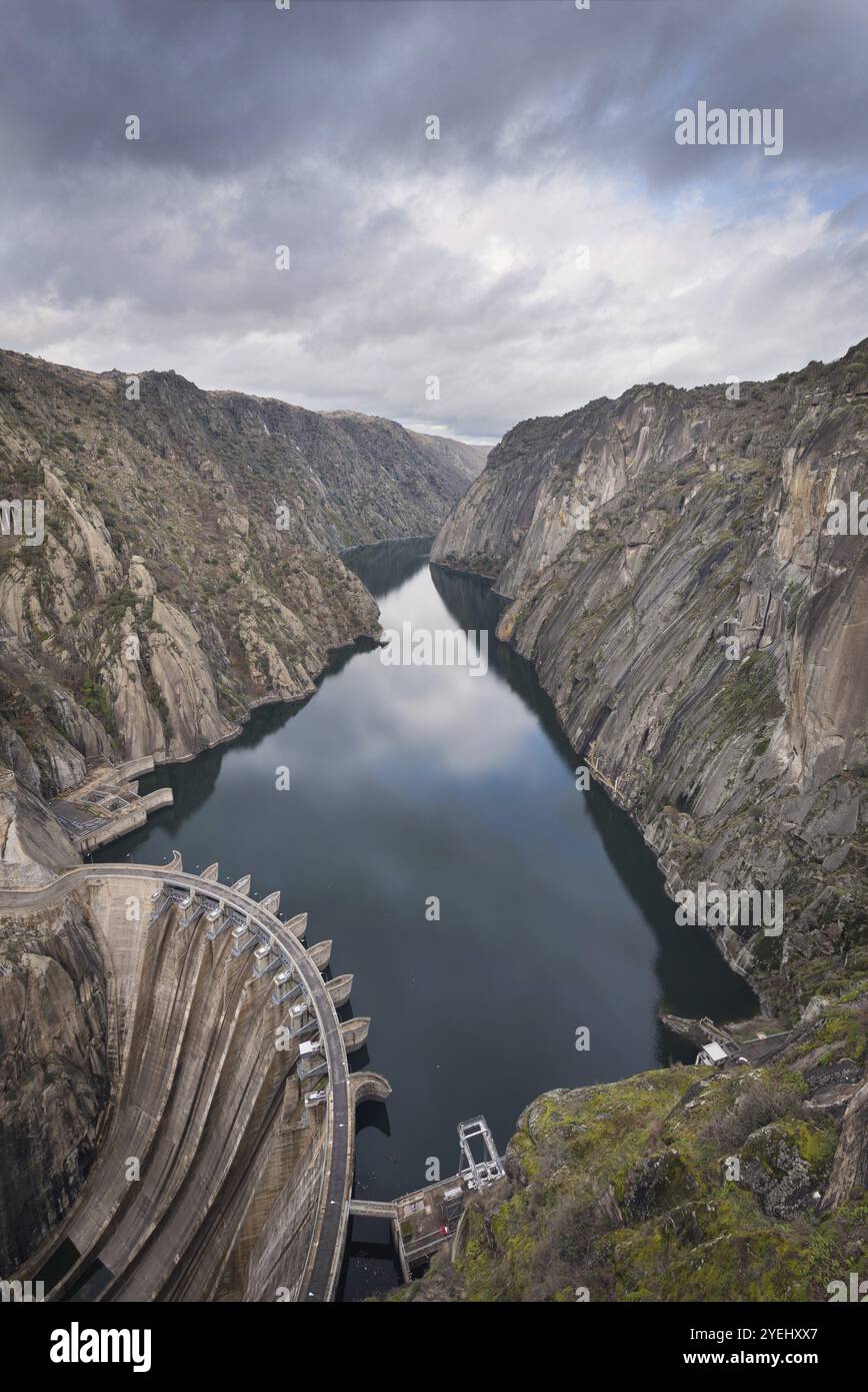 Barrage de la rivière duero à Aldeadavila, province de Salamanque, Espagne, Europe Banque D'Images