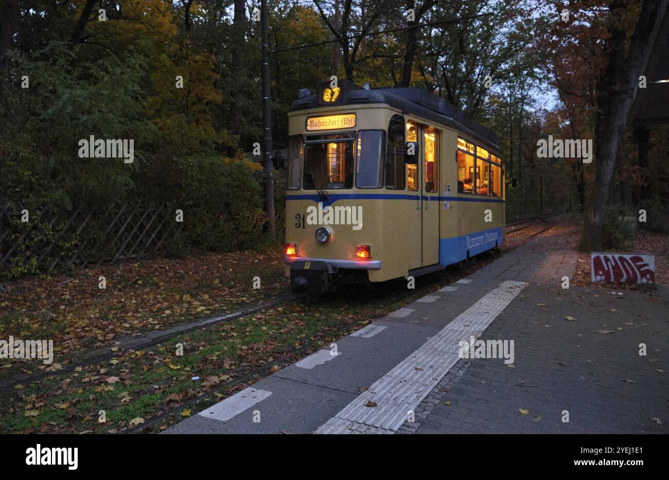 Allemagne, Berlin, 26.10.2024, tramway historique de Rahnsdorf (arrêt) à Woltersdorf Schleuse, départ, Europe Banque D'Images