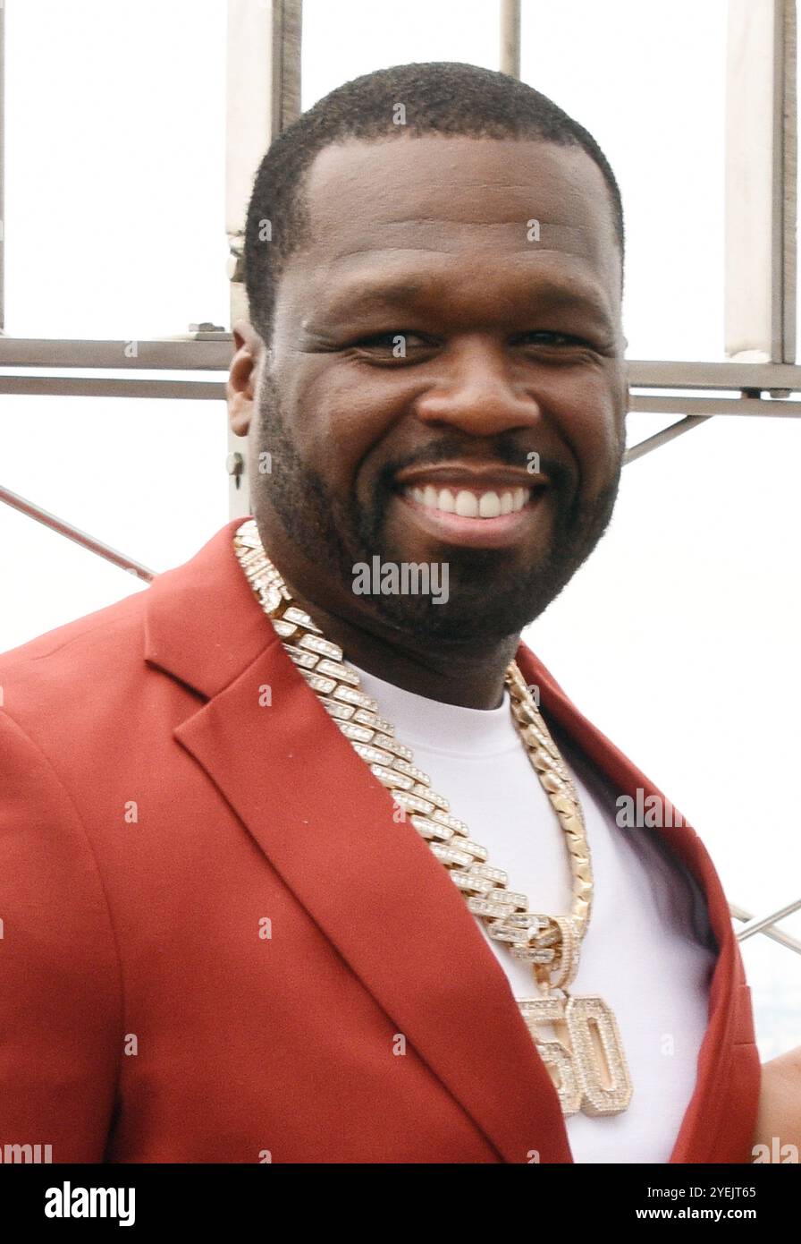 **PHOTO DE FICHIER** 50 cent affirme qu'il a refusé 3 millions de dollars Trump performance à MSG. NEW YORK, NY - 6 JUIN : 50 cent photographié alors que les Cast Members de Power franchise éclairent l'Empire State Building pour célébrer le mois de la musique noire, la première saison de Power Book II : Ghost et le 10e anniversaire de l'univers de la puissance le 6 juin 2024 à New York. Crédit : mpi099/MediaPunch Banque D'Images