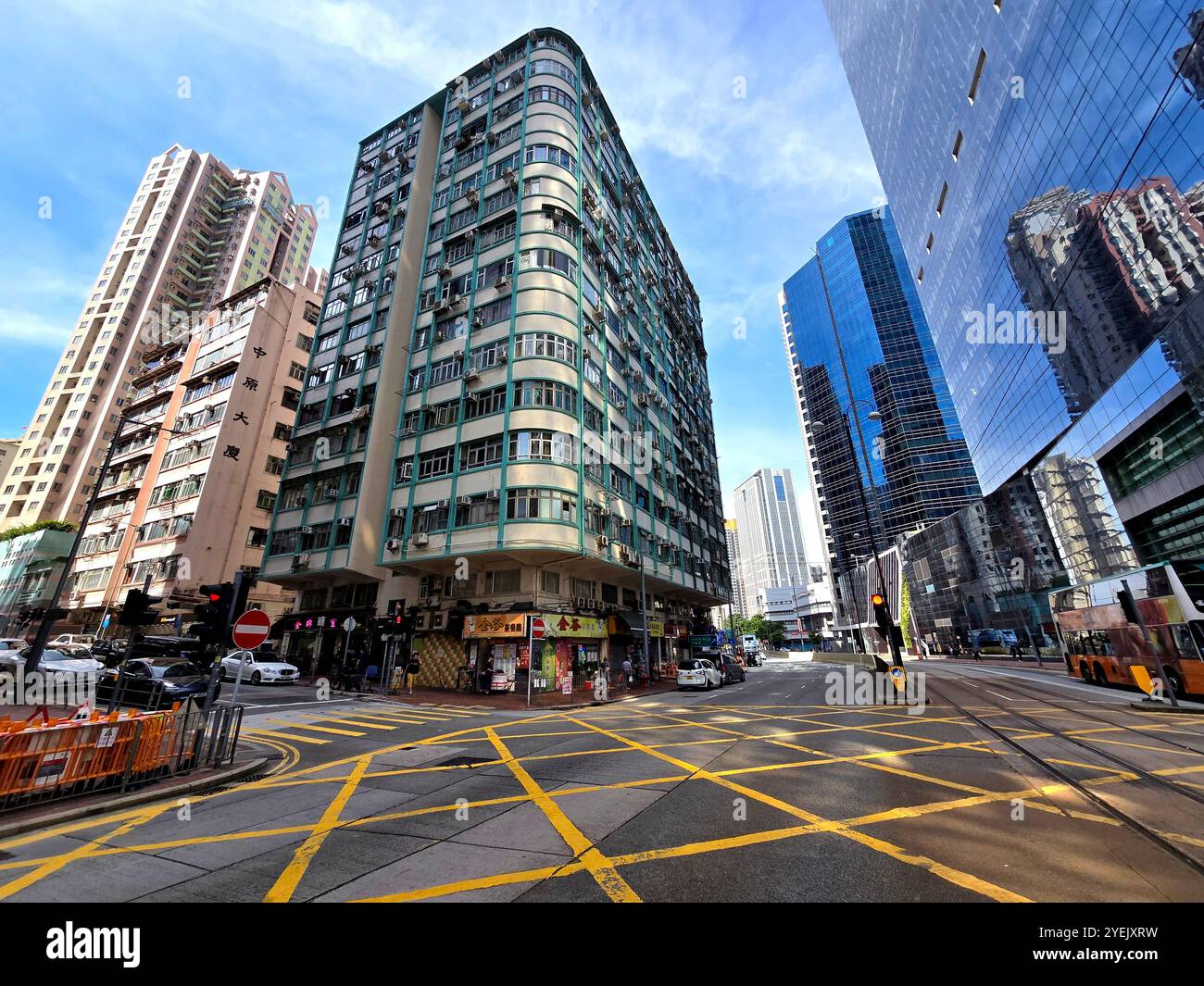 The North point Mansion sur King's Road, TSAT TSZ Mui, Hong Kong. - Image de stock capturée avec un smartphone