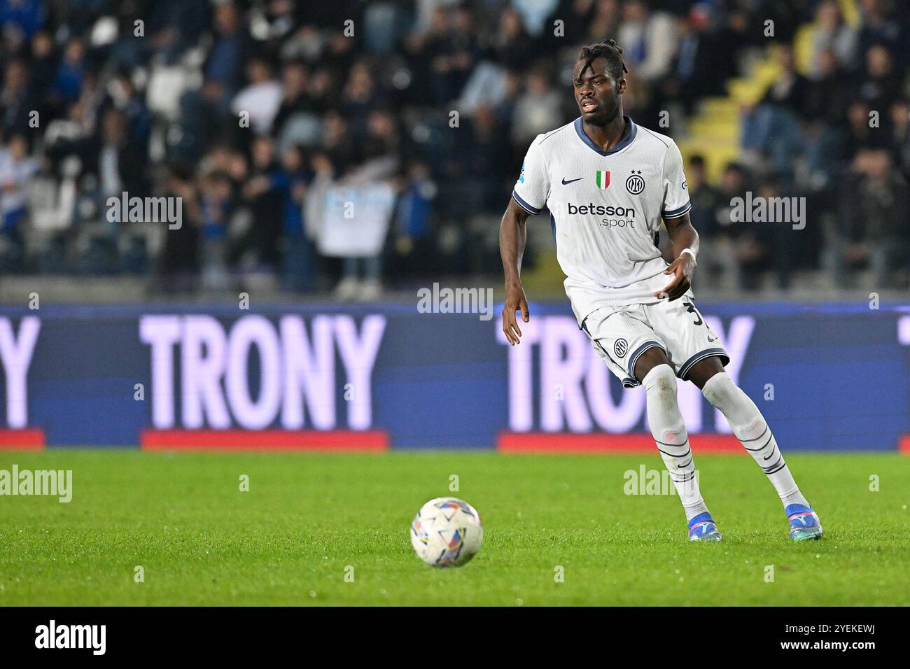 30 octobre 2024, Carlo Castellani Stadium, Empoli, Italie ; Serie A EniLive Football ; Empoli versus Internazionale Milan ; Yann Aurel Bisseck du FC Inter Banque D'Images