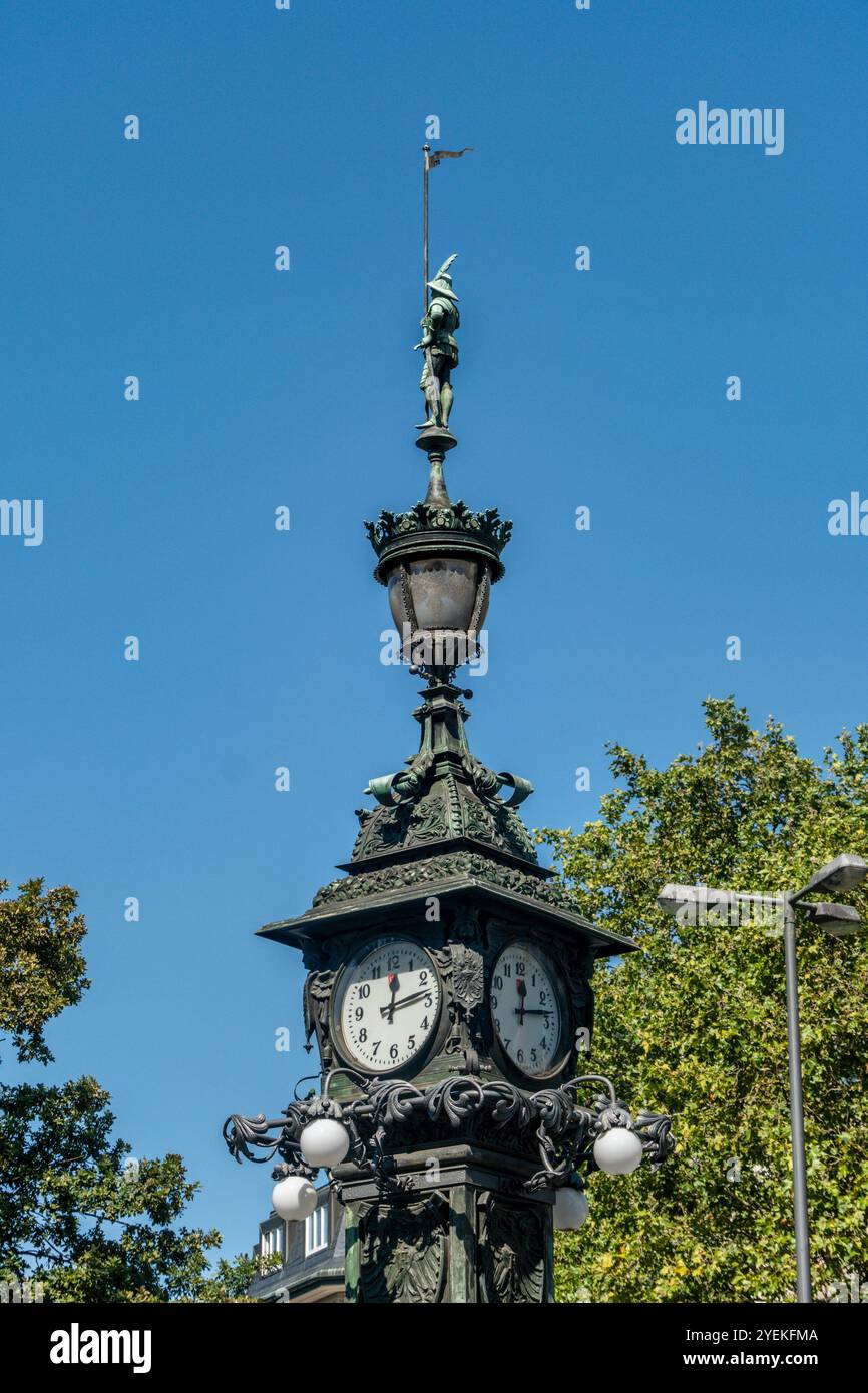 Uhrtürmchen am Zoo, historischer Uhrenturm , Berger Straße, Bornheim Mitte, Francfort-sur-le-main, Hessen, Deutschland Banque D'Images