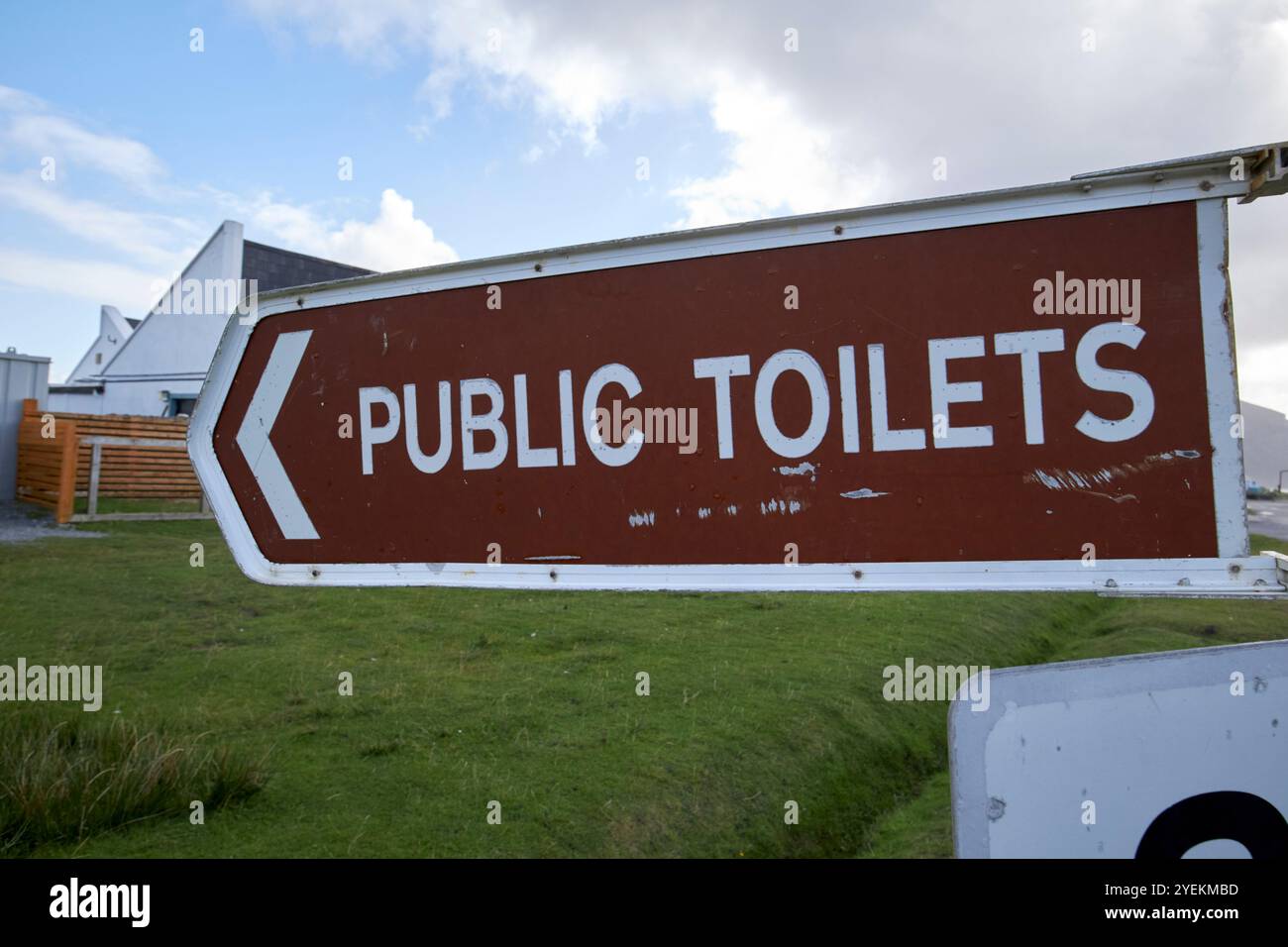 panneau et indications pour les toilettes publiques achill île, comté mayo, république d'irlande Banque D'Images