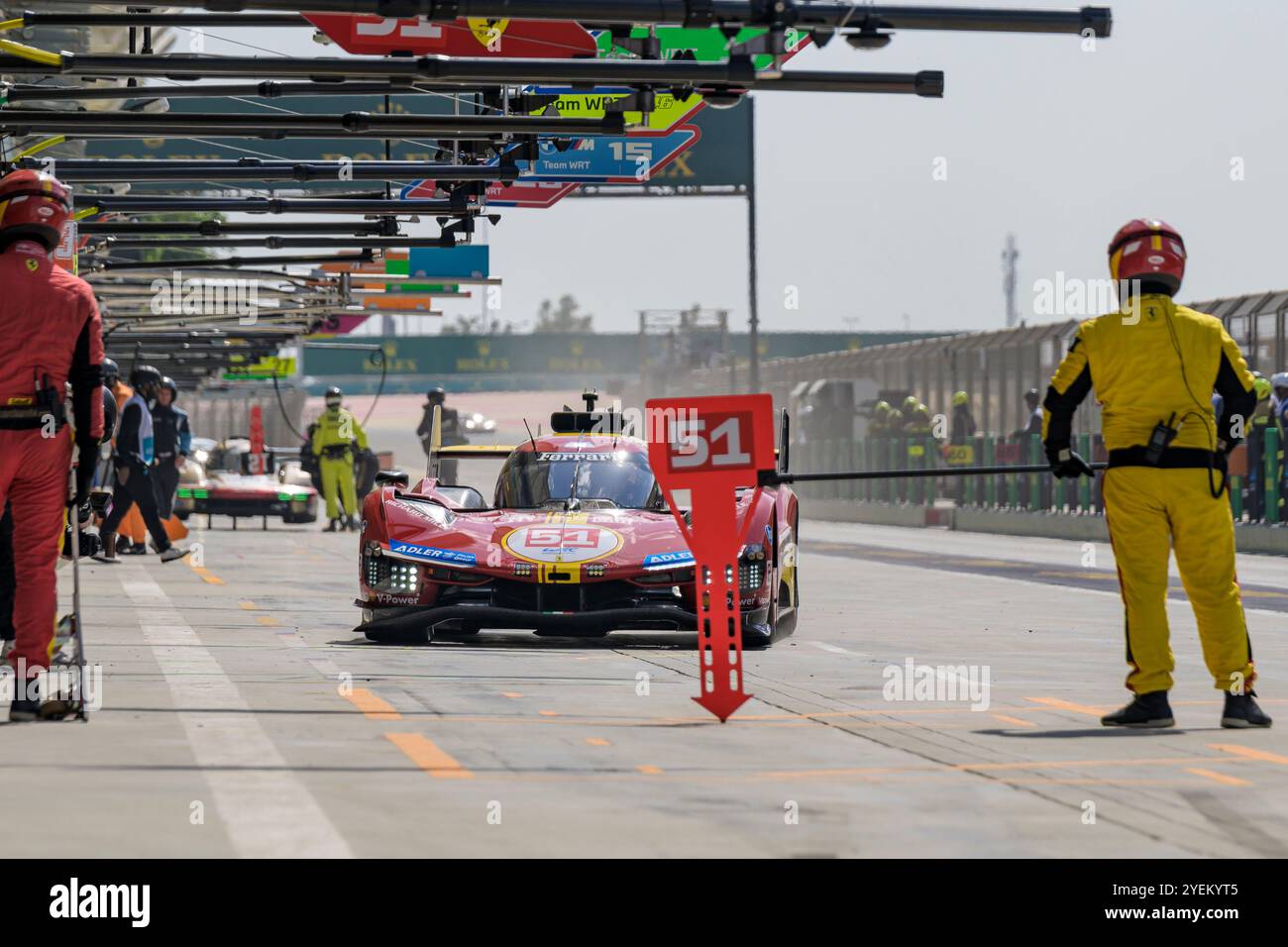 Sakhir, Bahreïn. 31 octobre 2024. Ferrari AF CORSE No.51 Hypercar - Ferrari 499P, Alessandro Pier Guidi (ITA), James Calado (GBR), Antonio Giovinazzi (ITA) pendant P1. Ahmad Al Shehab/Alamy Live News. Banque D'Images