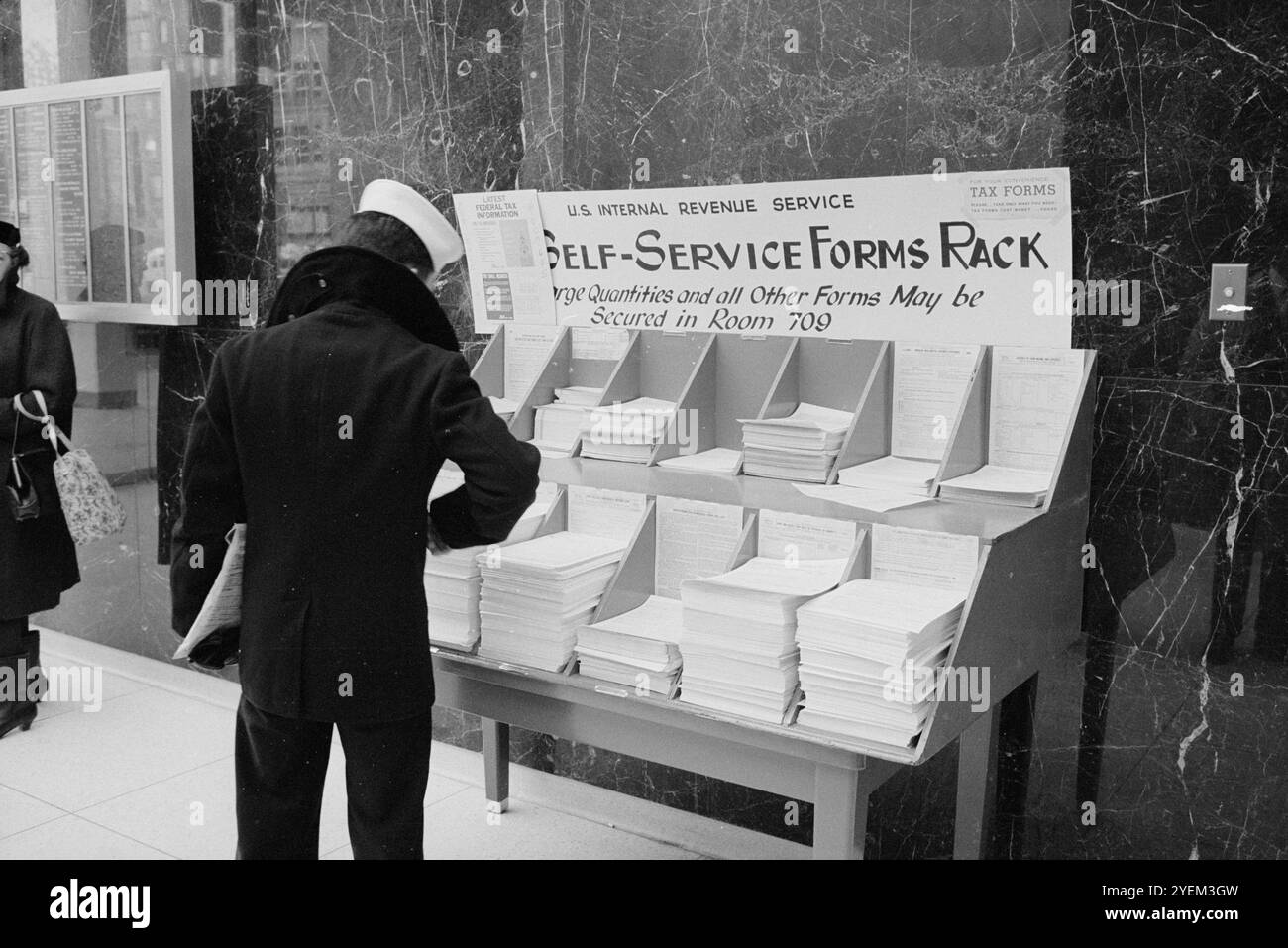 U.S. Internal Revenue Service. ÉTATS-UNIS. 2 février 1965 L'Internal Revenue Service (IRS) est le service fiscal du gouvernement fédéral des États-Unis, qui est chargé de collecter les impôts fédéraux américains et d'administrer l'Internal Revenue Code. Banque D'Images