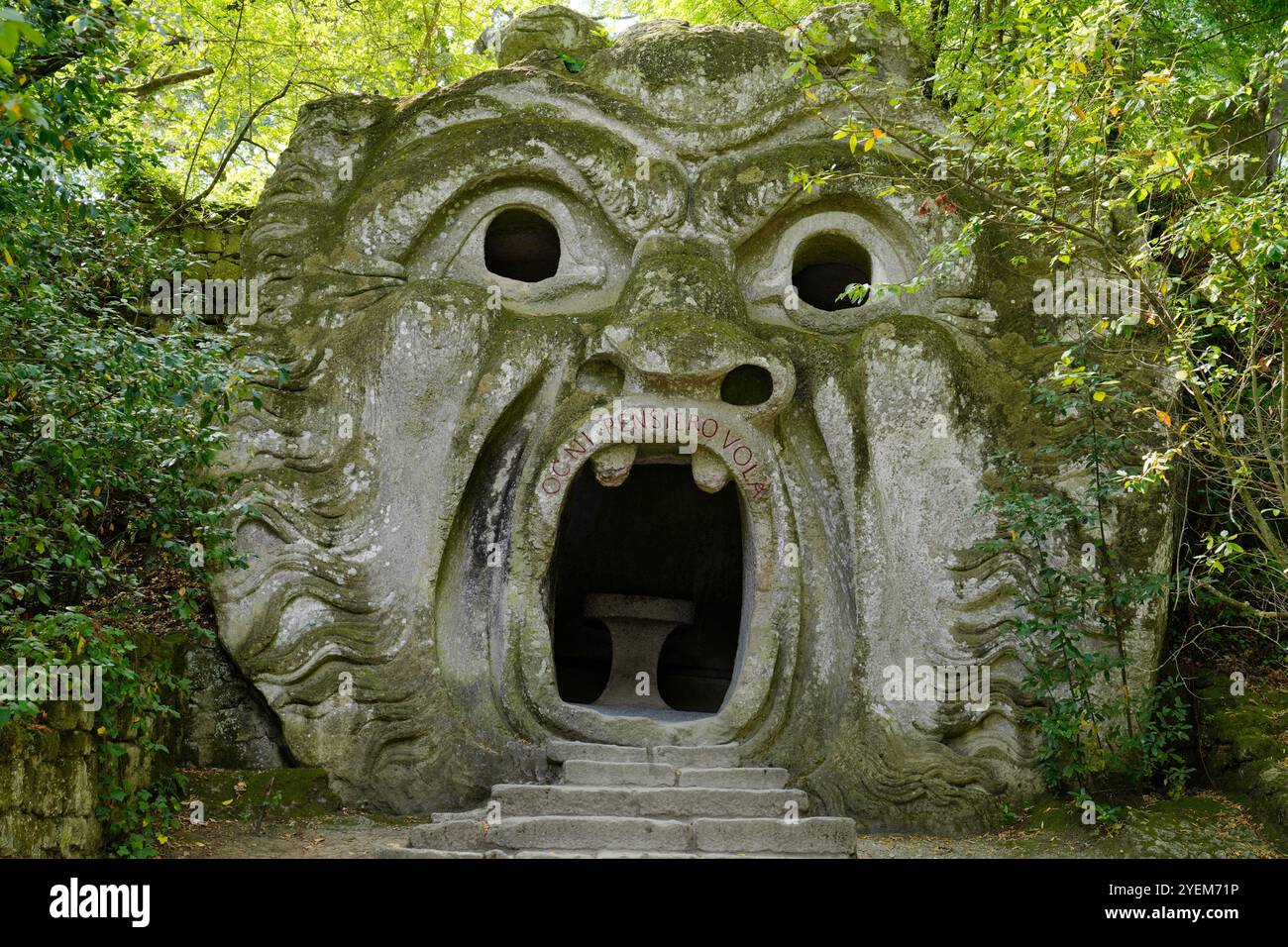 Sacro Bosco, Forêt sacrée, Parc des monstres, Parco dei Mostri, grotesque, sculptures monumentales, architecture ancienne, ville de Bomarzo Banque D'Images