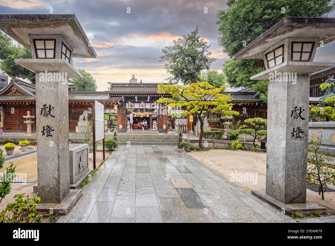 Le sanctuaire de Kushida lors d'une journée humide et orageuse à Fukuoka, au Japon, le 2 octobre 2024 Banque D'Images