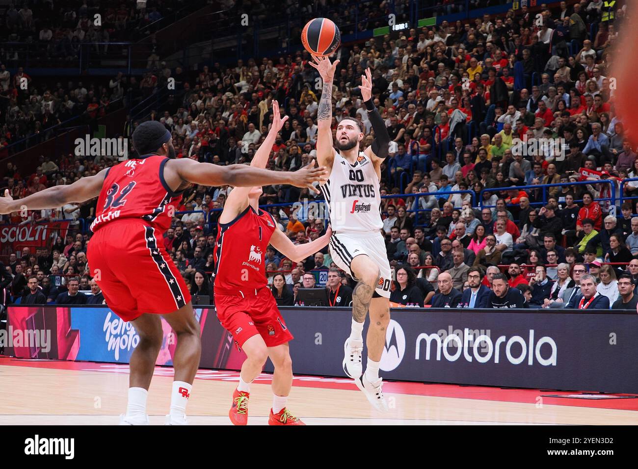 Isaia Cordinier (Virtus Segafredo Bologna) lors de l'EA7 Emporio Armani Milano vs Segafredo Virtus Bologna, match de basket-ball Euroleague à Milan, Italie, octobre 31 2024 Banque D'Images