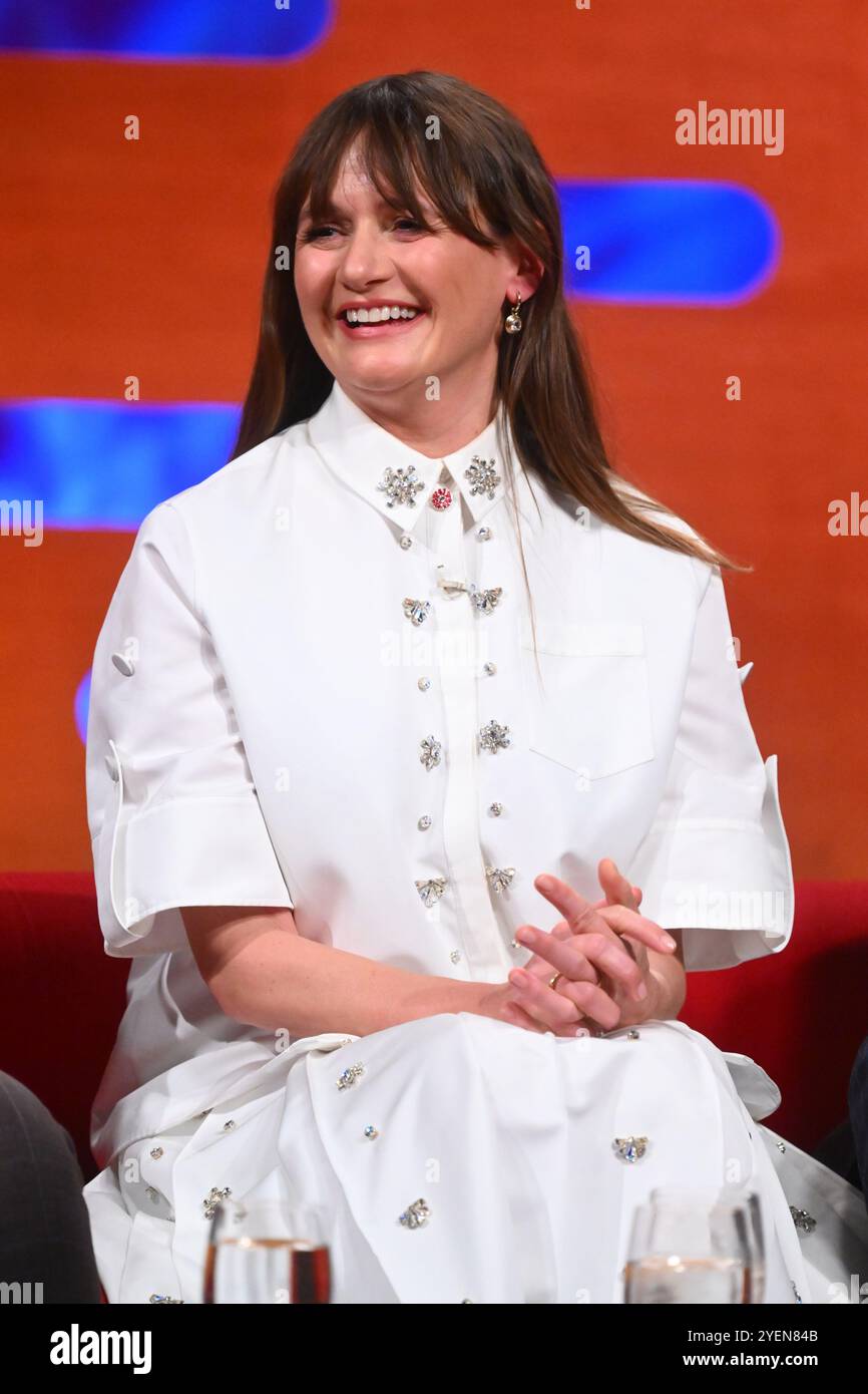 UTILISATION ÉDITORIALE UNIQUEMENT Emily Mortimer pendant le tournage du Graham Norton Show, au BBC Studioworks 6 Television Centre, Wood Lane, Londres, qui sera diffusé sur BBC One vendredi soir. Date de la photo : jeudi 31 octobre 2024. Crédit photo : Matt Crossick/PA Wire Banque D'Images