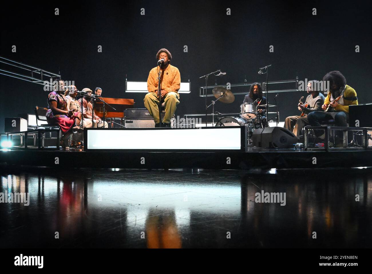 UTILISATION ÉDITORIALE UNIQUEMENT Michael Kiwanuka pendant le tournage du Graham Norton Show, au BBC Studioworks 6 Television Centre, Wood Lane, Londres, qui sera diffusé sur BBC One vendredi soir. Date de la photo : jeudi 31 octobre 2024. Crédit photo : Matt Crossick/PA Wire Banque D'Images