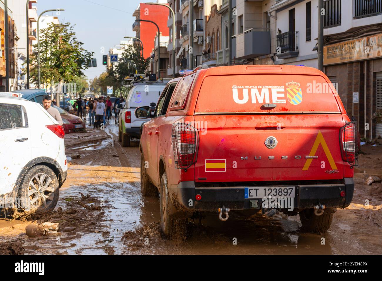 Massanassa, Valence, Espagne. 31 octobre 2024 - suite aux inondations dans la région, un véhicule de l'UME (unité militaire d'urgence de l'armée espagnole) Banque D'Images