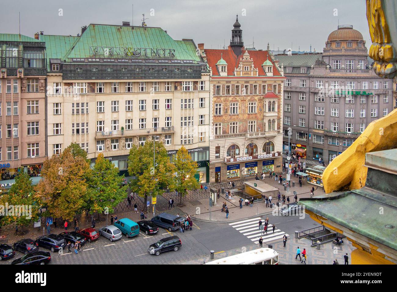 Vue depuis le Grand Hotel Europa, vue sur la place Venceslas depuis le grenier du Grand Hotel Europa 2014, tramway café sur la place Venceslas Banque D'Images