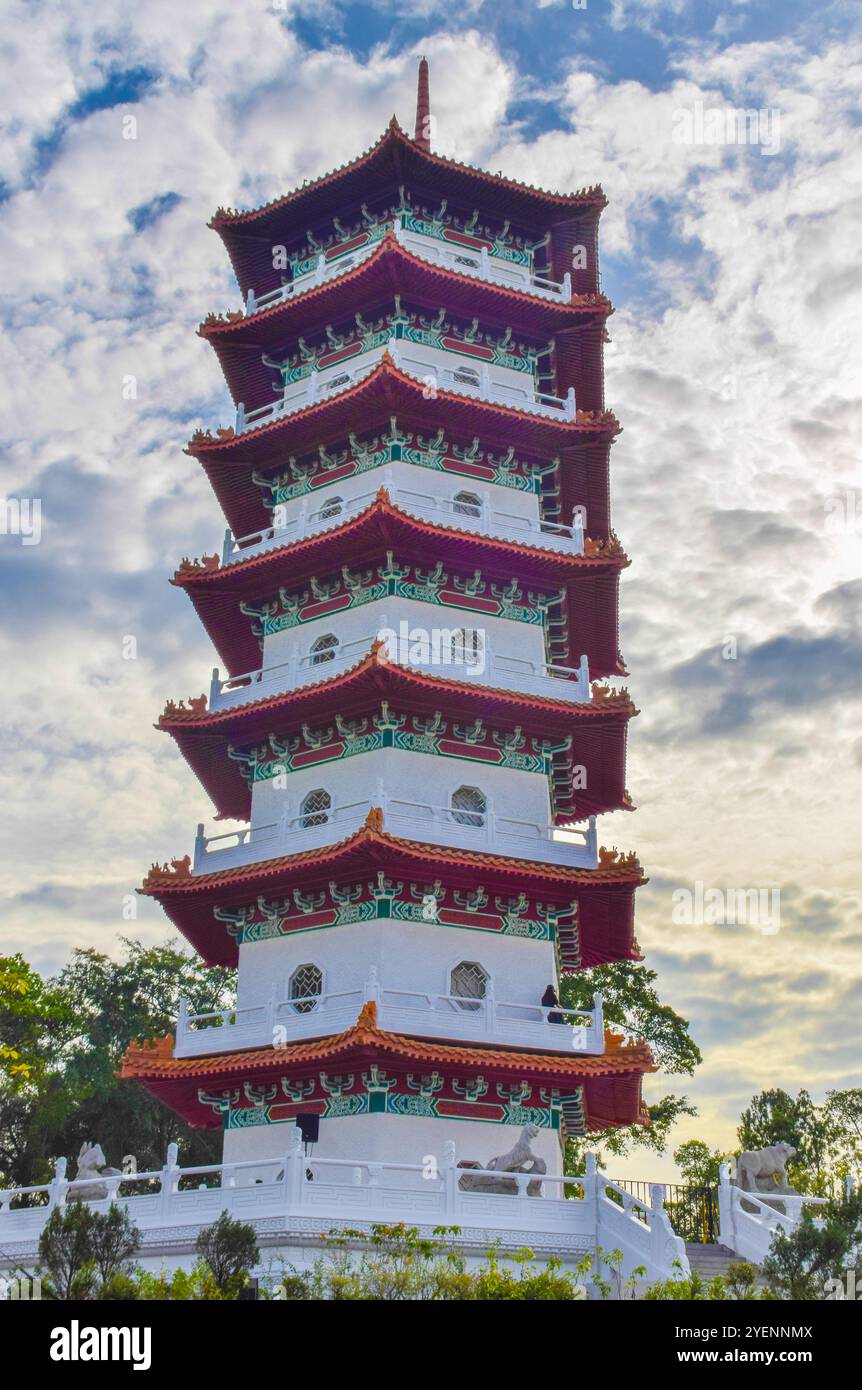 La pagode Cloud du jardin chinois de Singapour a sept étages de haut. Banque D'Images