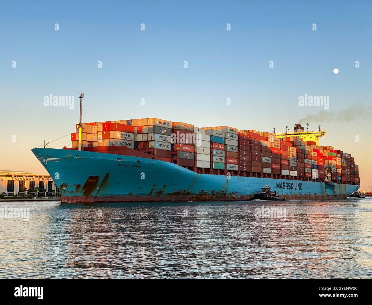 Container Cargo Ship sur la rivière Savannah, Savannah, Géorgie, États-Unis Banque D'Images