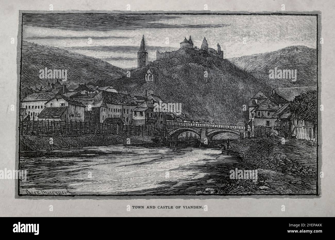 LA VILLE ET LE CHÂTEAU DE VIANDEN, Veianen, Luxembourg, de ' dans les Ardennes ' illustré par Macquoid, Thomas Robert et publié en 1881 Banque D'Images LA VILLE ET LE CHÂTEAU DE VIANDEN, Veianen, Luxembourg, de ' dans les Ardennes ' illustré par Macquoid, Thomas Robert et publié en 1881 Banque D'Images