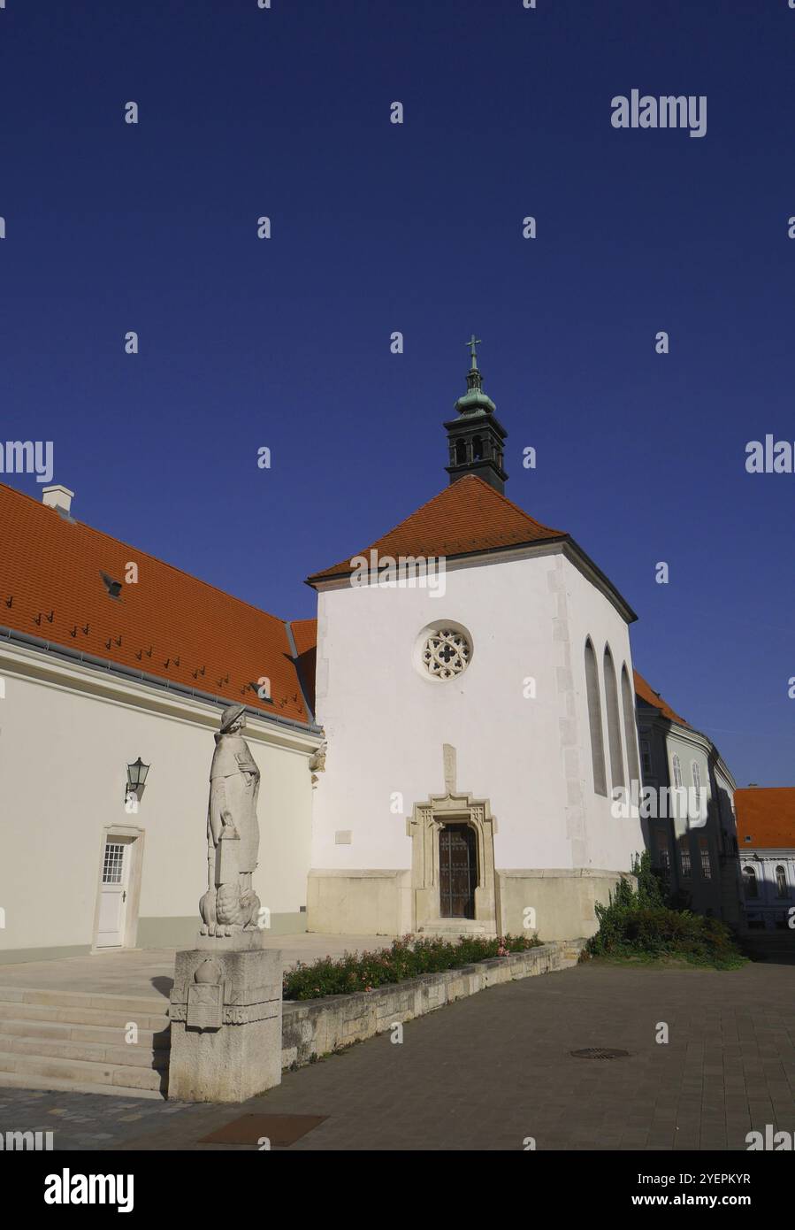 La chapelle gothique Sainte-Anne, ou chapelle Hentel, sur la place du pape Janos Pal, construite vers 1474, Szekesfehervar, Hongrie Banque D'Images