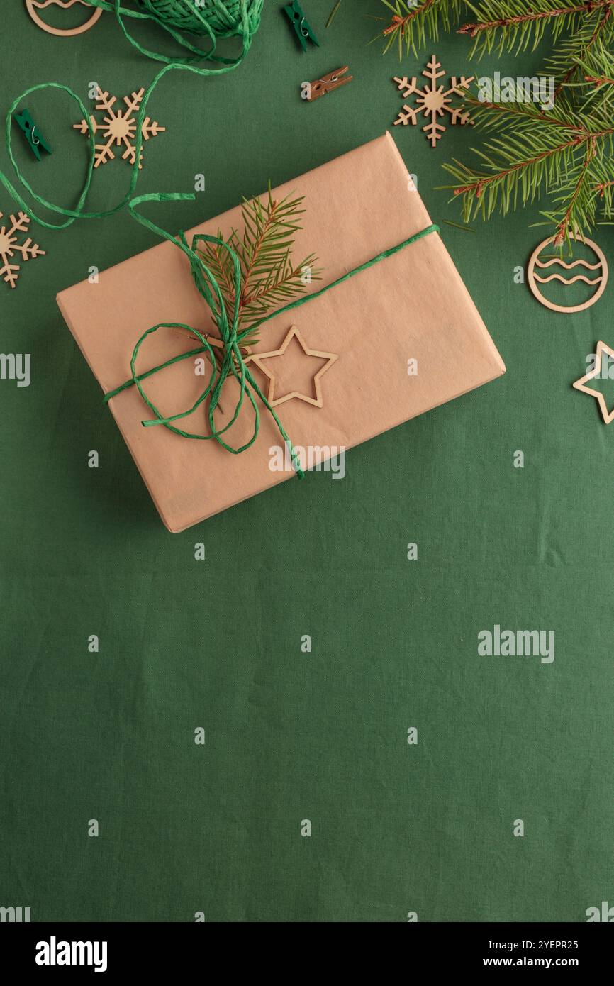 Emballage de cadeaux naturels respectueux de l'environnement de Noël zéro déchet Banque D'Images