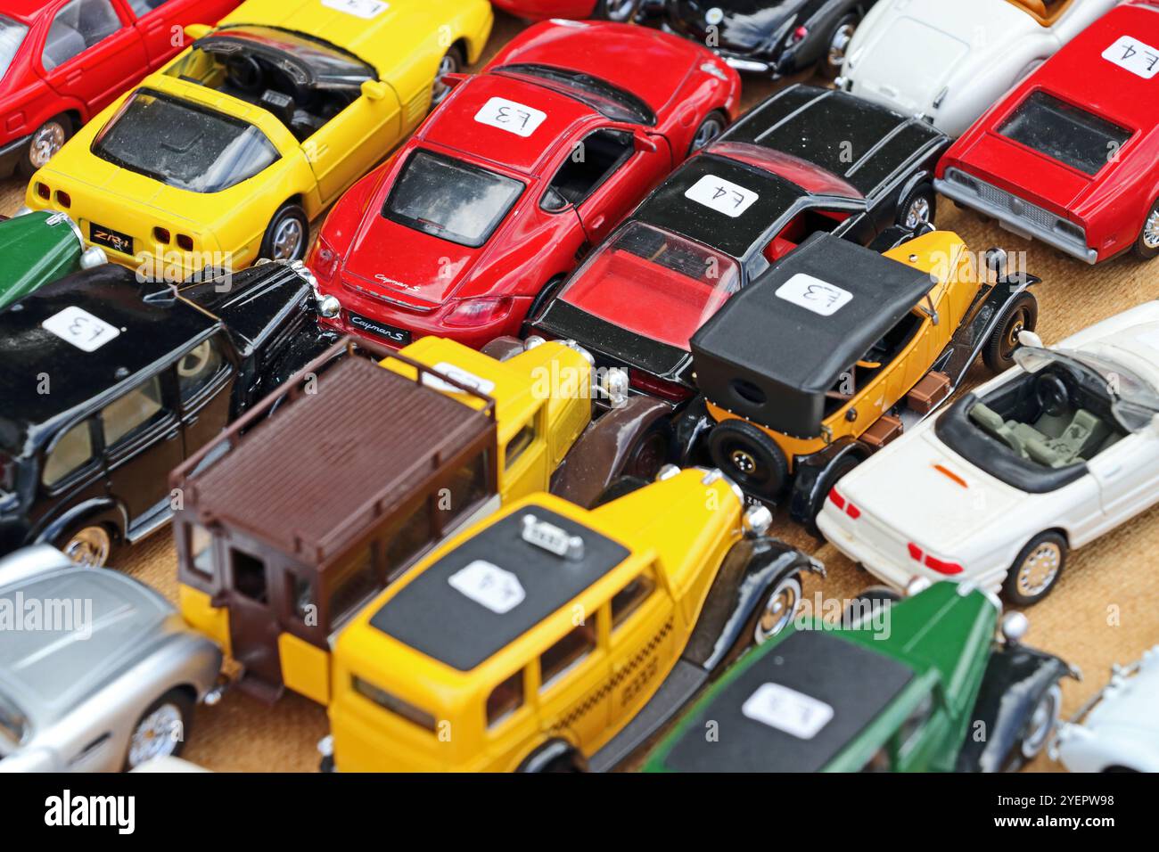 Voitures jouets d'occasion en solde Banque D'Images