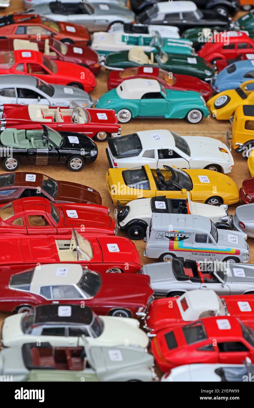 Voitures jouets d'occasion en solde Banque D'Images