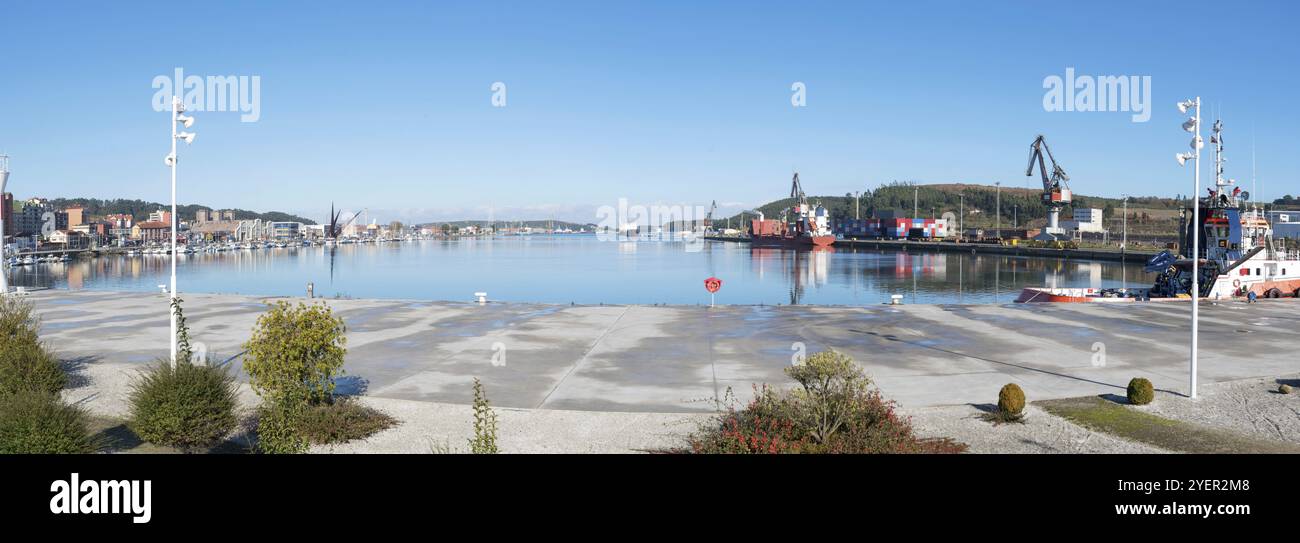 Panorama du port industriel de la ville d'Aviles, Asturies, Espagne, Europe Banque D'Images