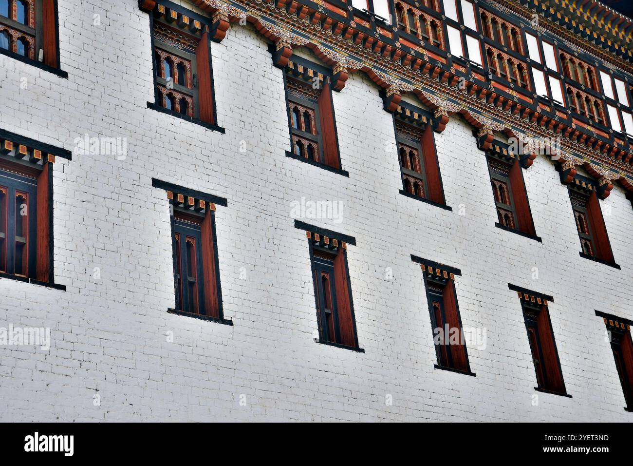 Vue partielle du Palais du Roi, également connu sous le nom de Palais Dechencholing, construit en 1953, situé à Thimphu, Bhoutan Banque D'Images