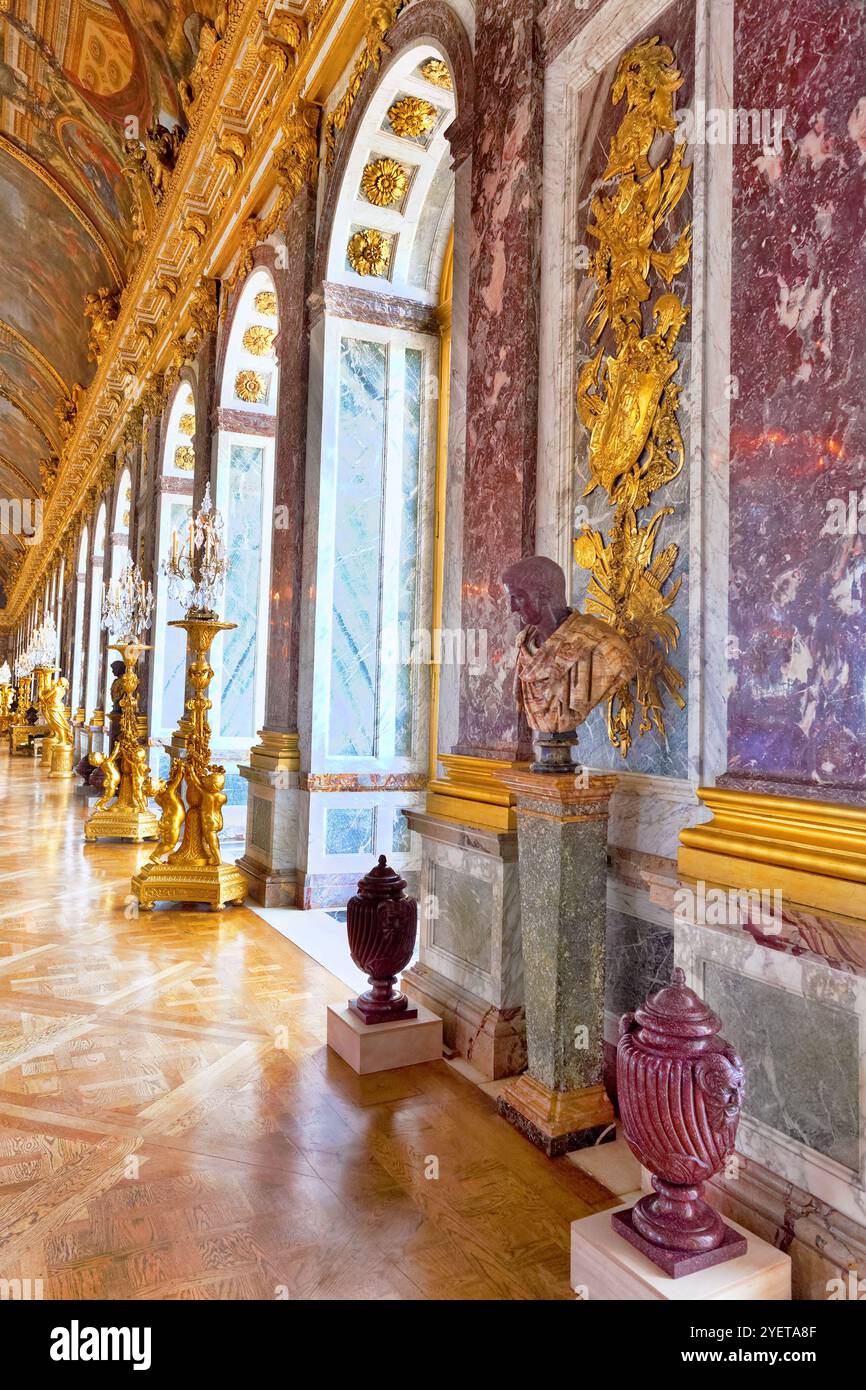 VERSAILLES FRANCE - SEPTEMBRE 21 Chateau intérieur,Bal en miroir Versailles, France le 21 septembre 2013. Versailles était un Château Royal-mo Banque D'Images