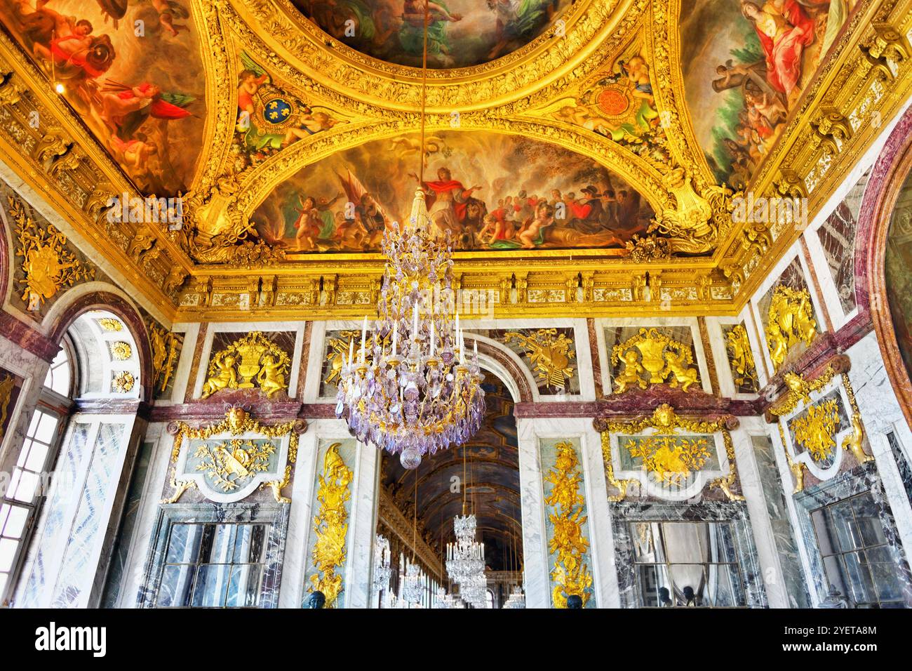 VERSAILLES FRANCE - SEPTEMBRE 21 Chateau intérieur,Bal en miroir Versailles, France le 21 septembre 2013. Versailles était un Château Royal-mo Banque D'Images