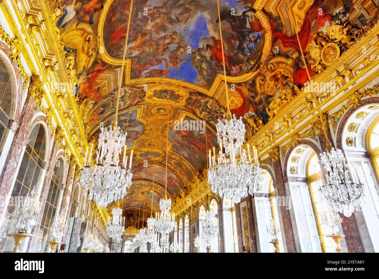 VERSAILLES FRANCE - SEPTEMBRE 21 Chateau intérieur,Bal en miroir Versailles, France le 21 septembre 2013. Versailles était un Château Royal-mo Banque D'Images
