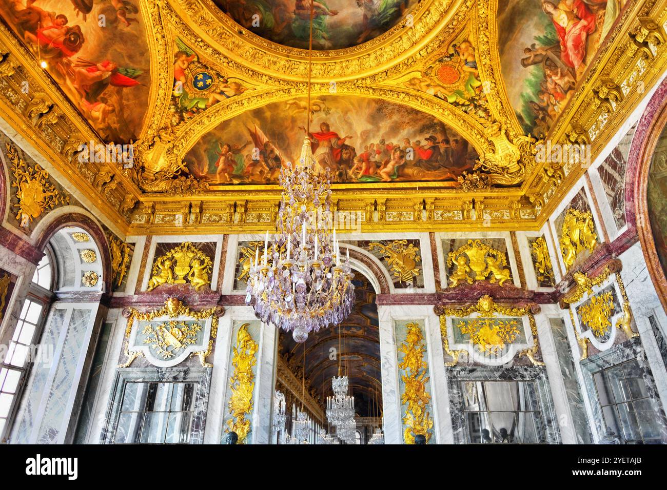 VERSAILLES FRANCE - SEPTEMBRE 21 Chateau intérieur,Bal en miroir Versailles, France le 21 septembre 2013. Versailles était un Château Royal-mo Banque D'Images